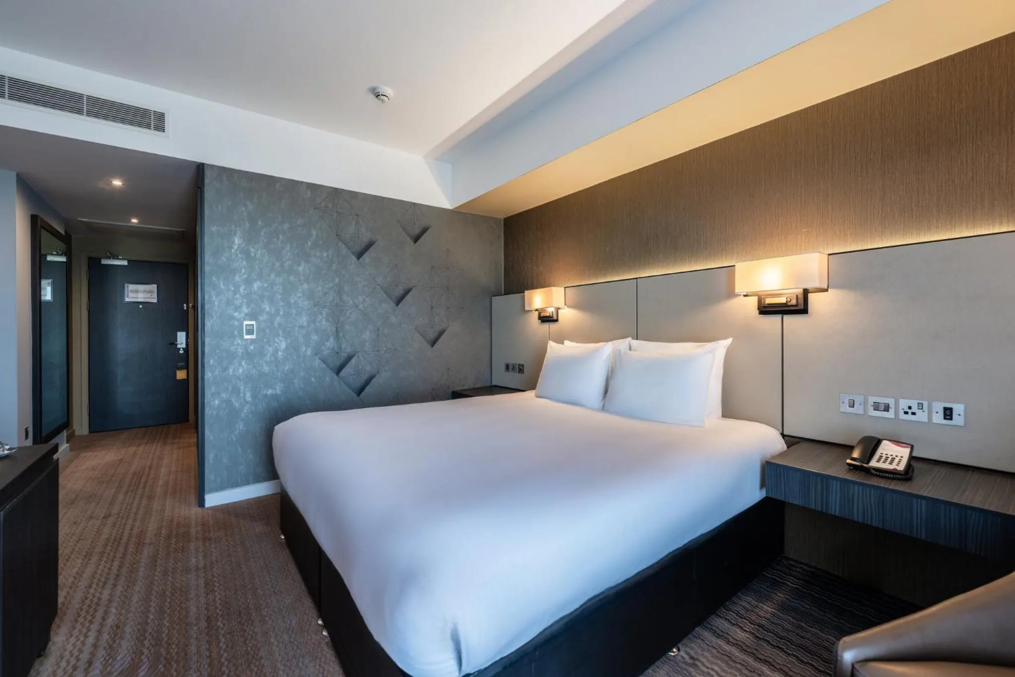 Photo of the whole room, Bed in Crowne Plaza Aberdeen Airport by IHG