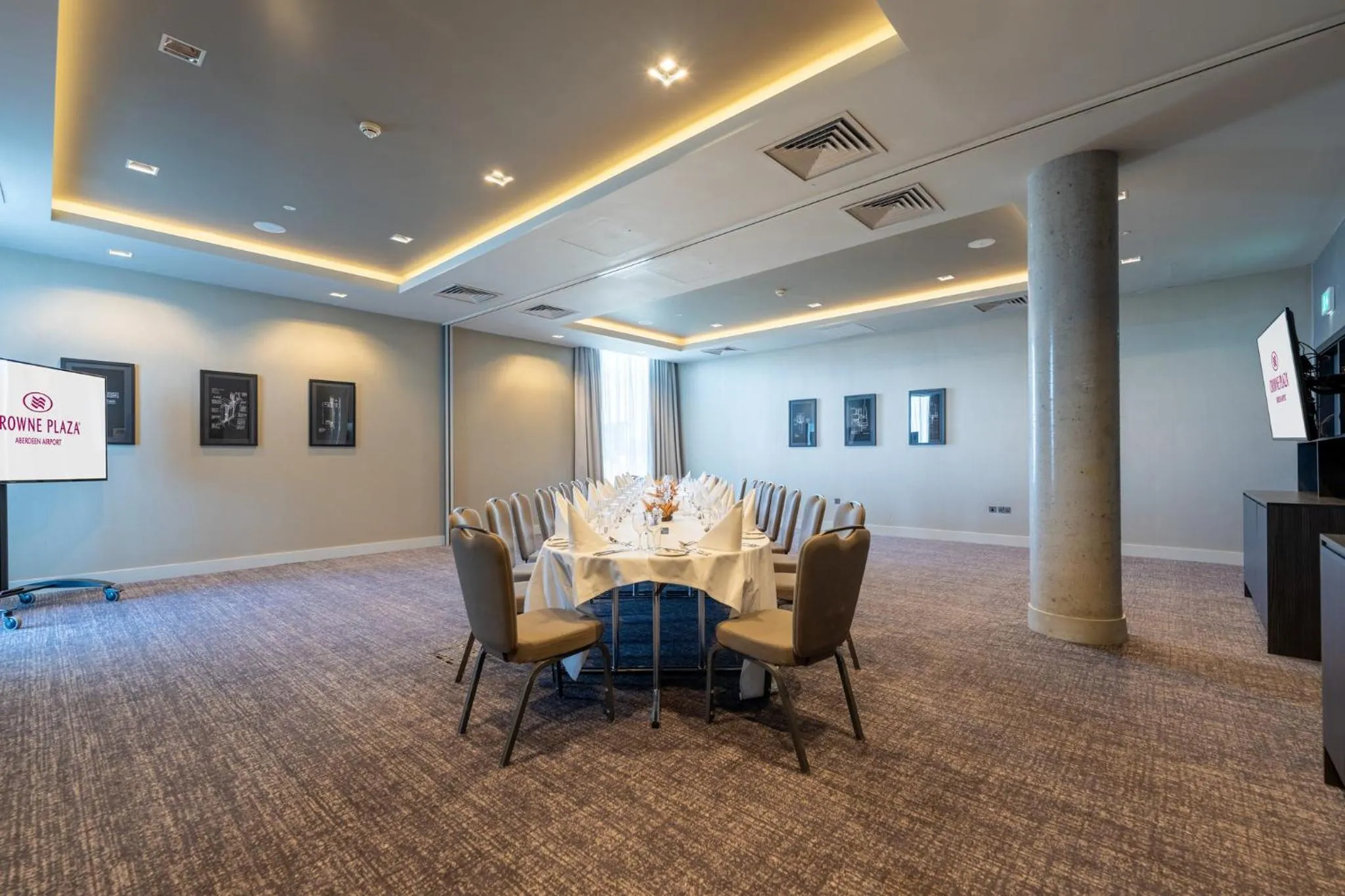 Restaurant/places to eat in Crowne Plaza Aberdeen Airport by IHG