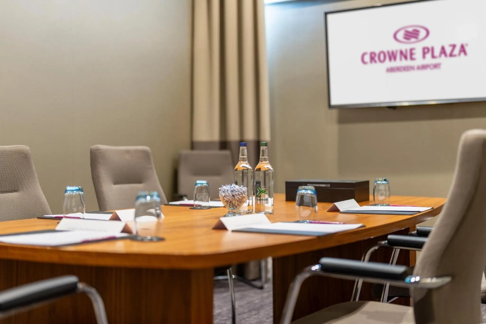 Meeting/conference room in Crowne Plaza Aberdeen Airport by IHG