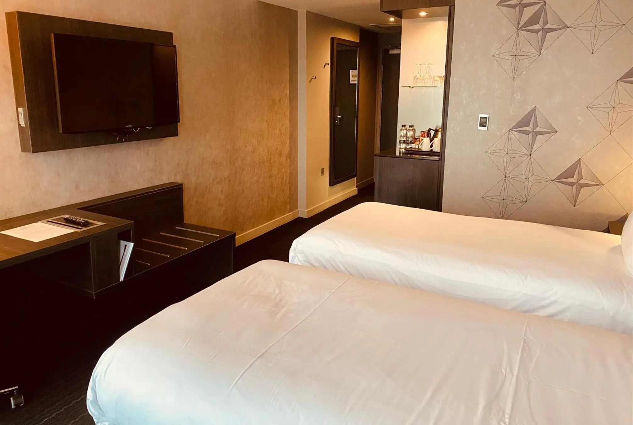 Bed in Crowne Plaza Aberdeen Airport by IHG