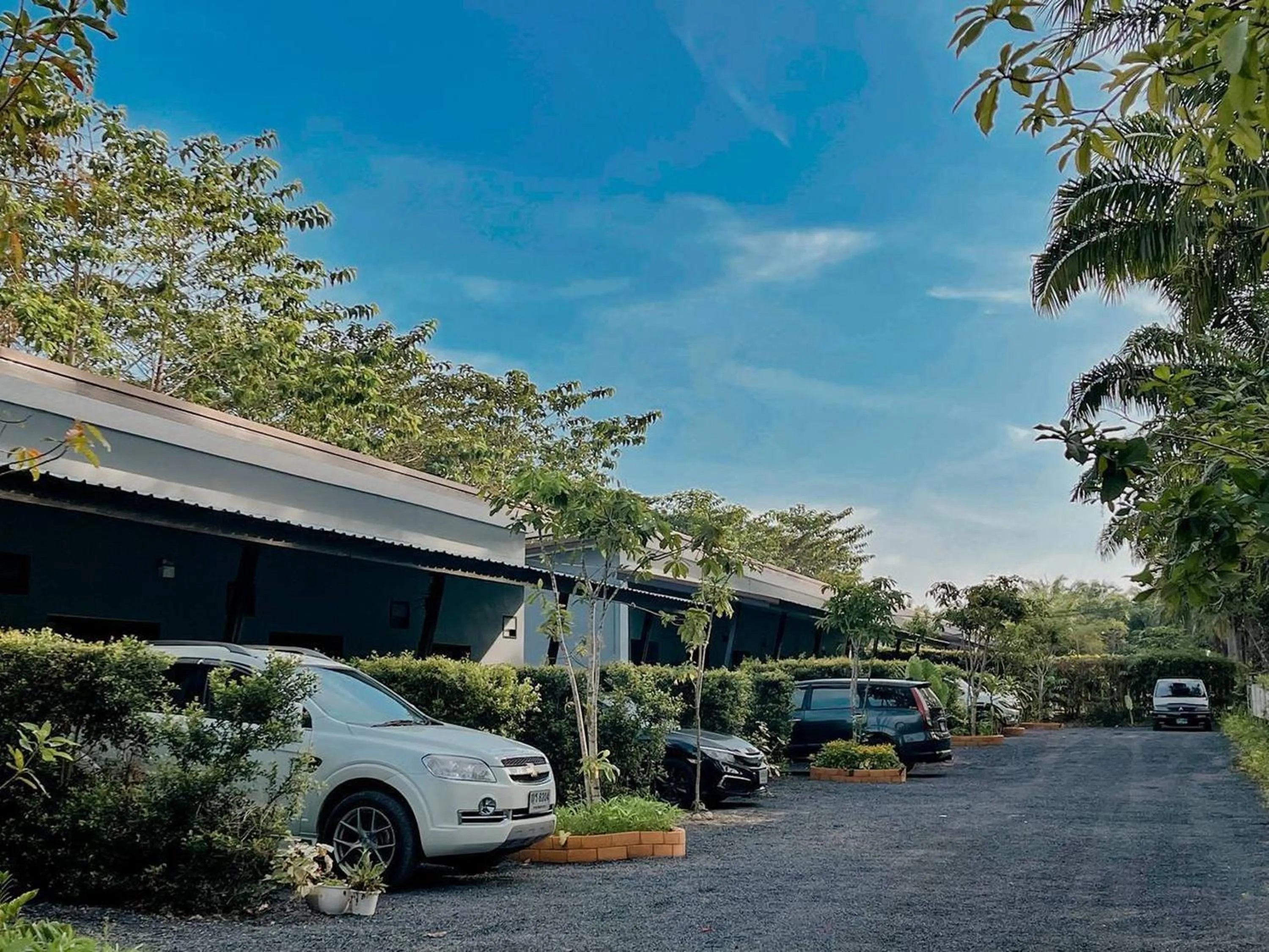 Property building in Golden Palm Resort