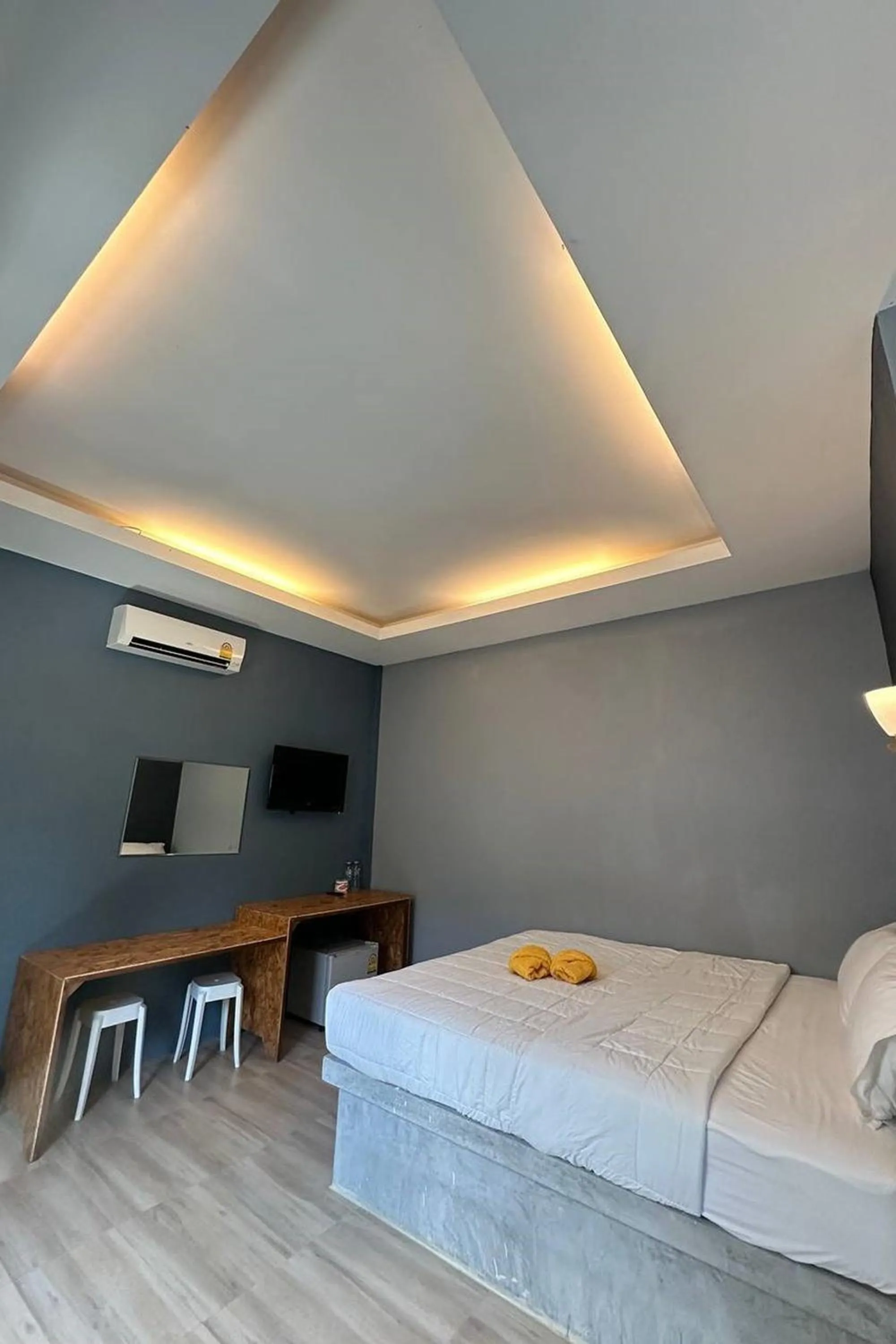 Bedroom, Bed in Golden Palm Resort