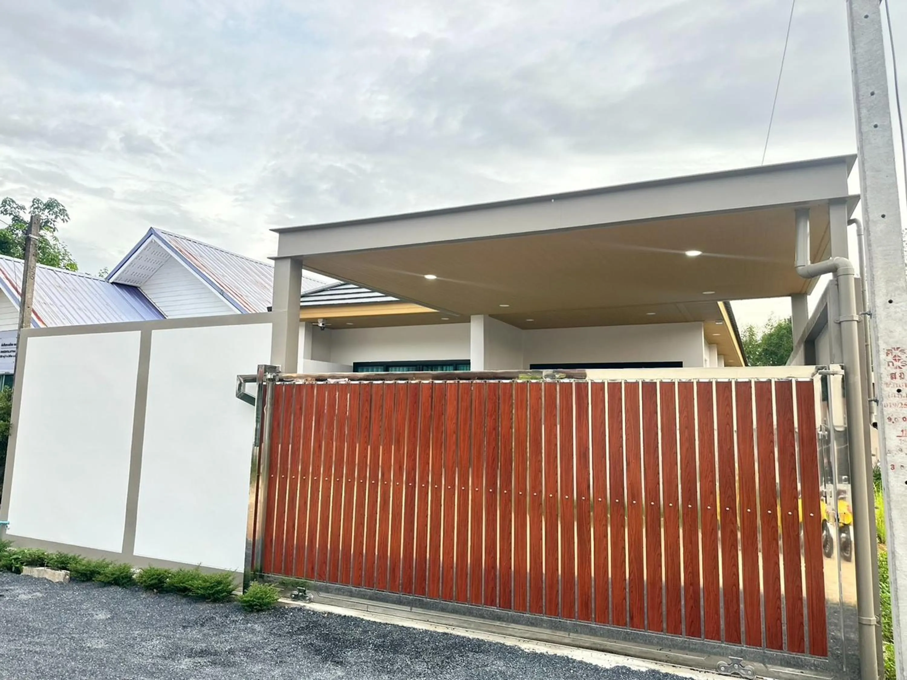 Property building in Golden Palm Resort