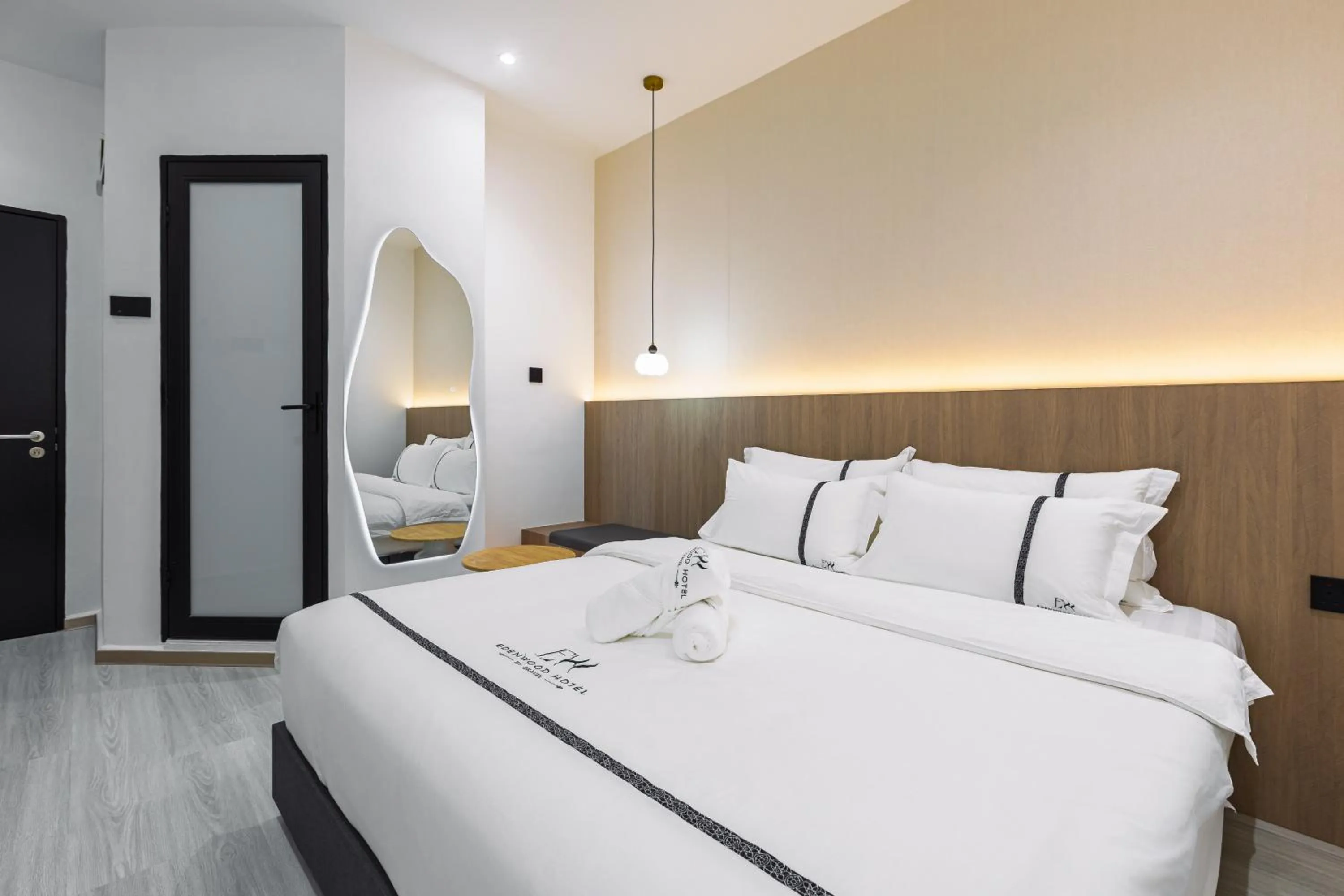 Bed in Edenwood Hotel