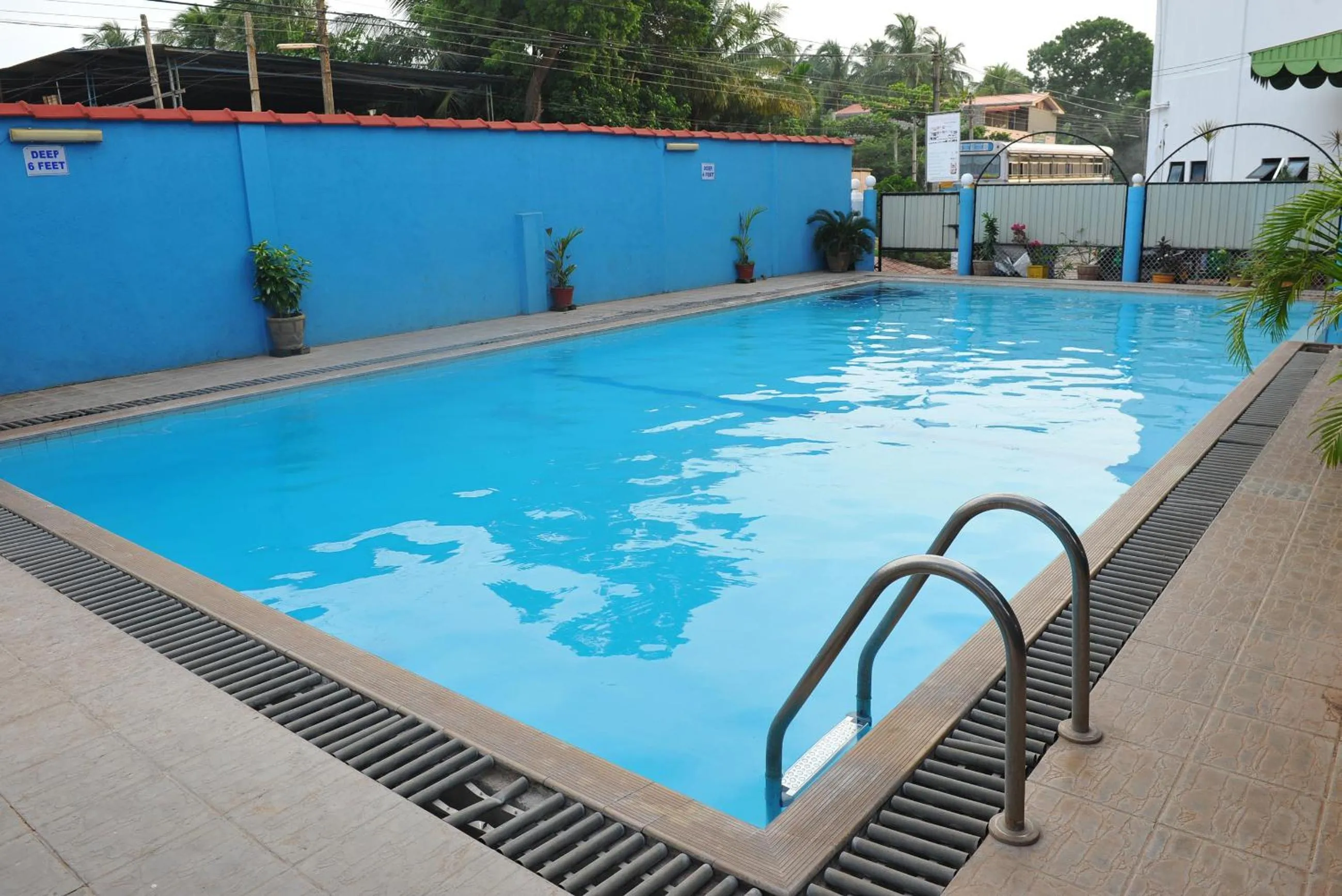 Swimming pool in Hotel Nelly Vavuniya