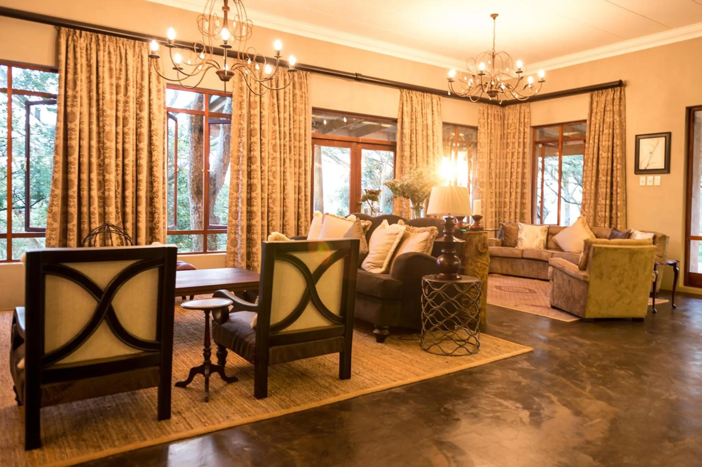 Communal lounge/ TV room in Hilton Bush Lodge & Function Venue