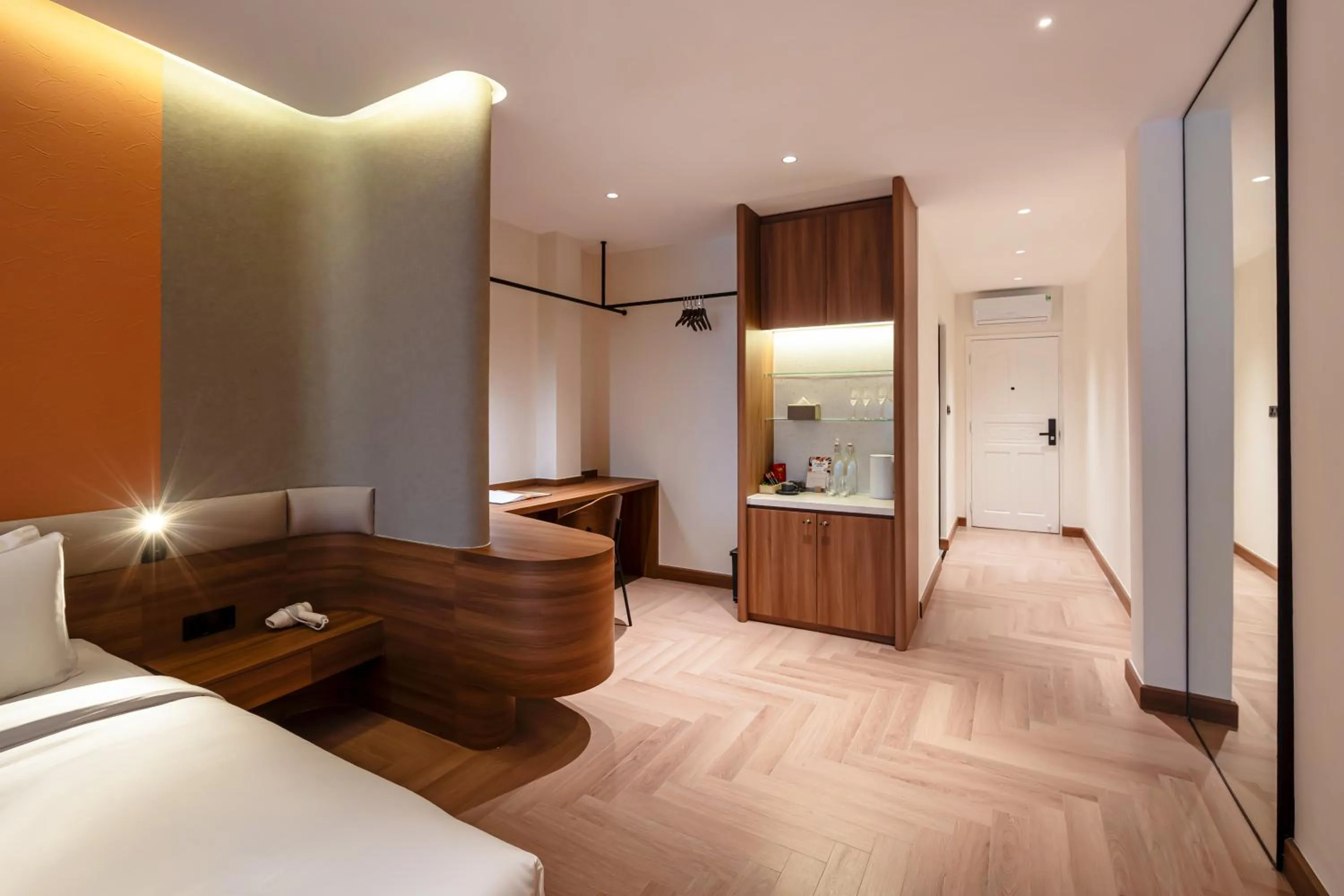 wardrobe, Bed in Metrolux City Contemporary Hotel