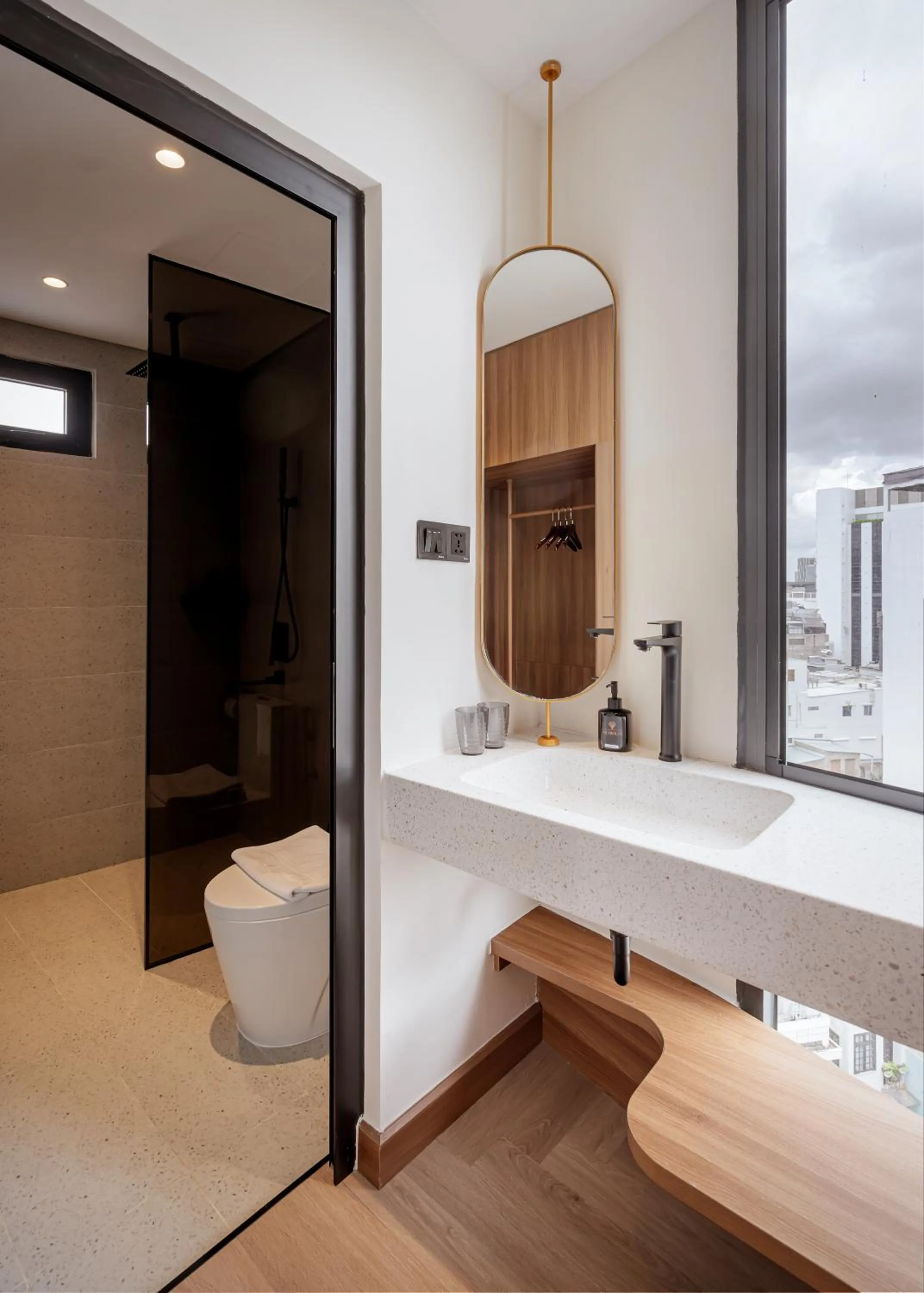 Toilet in Metrolux City Contemporary Hotel