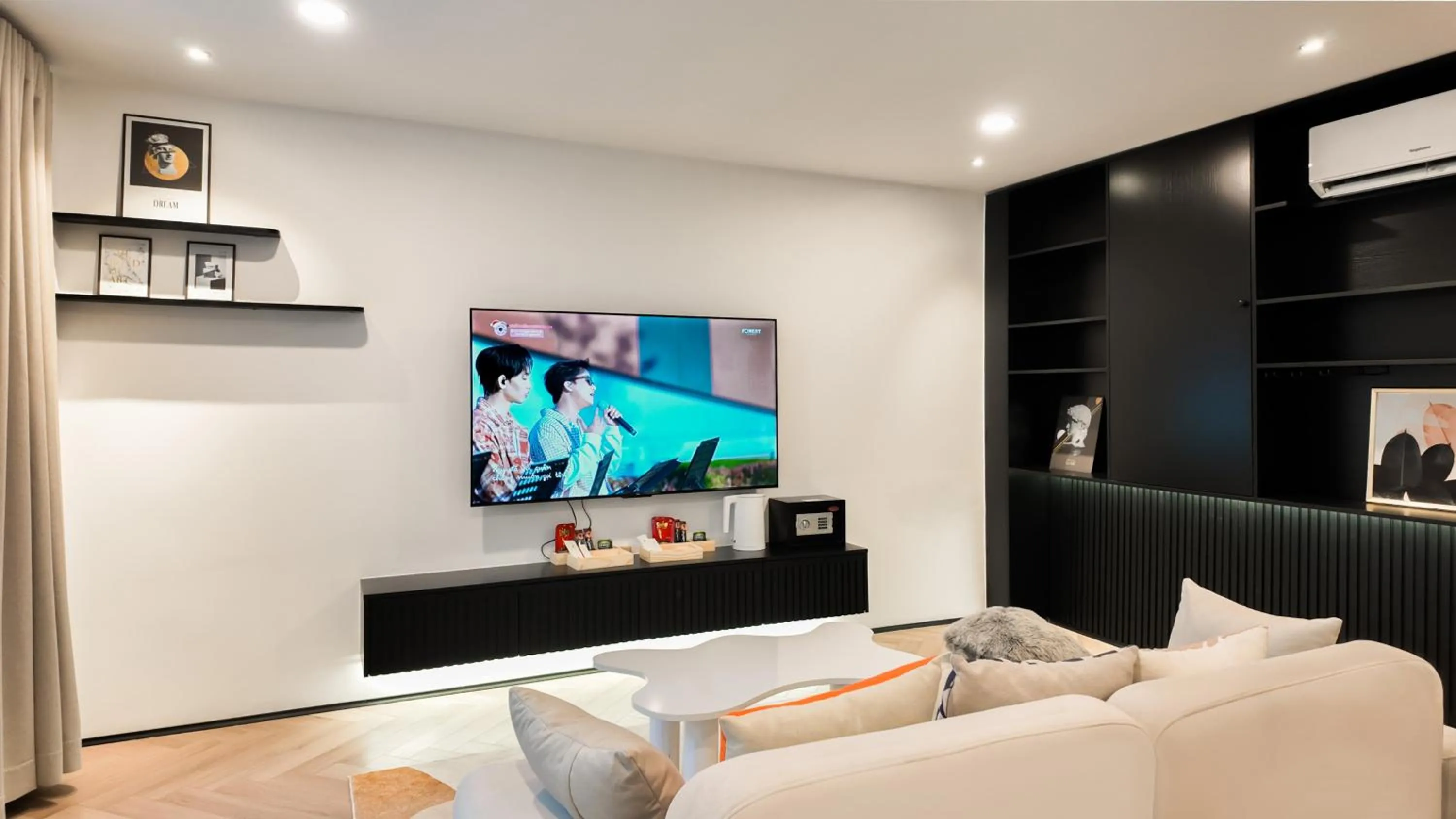 Metrolux City Contemporary Hotel