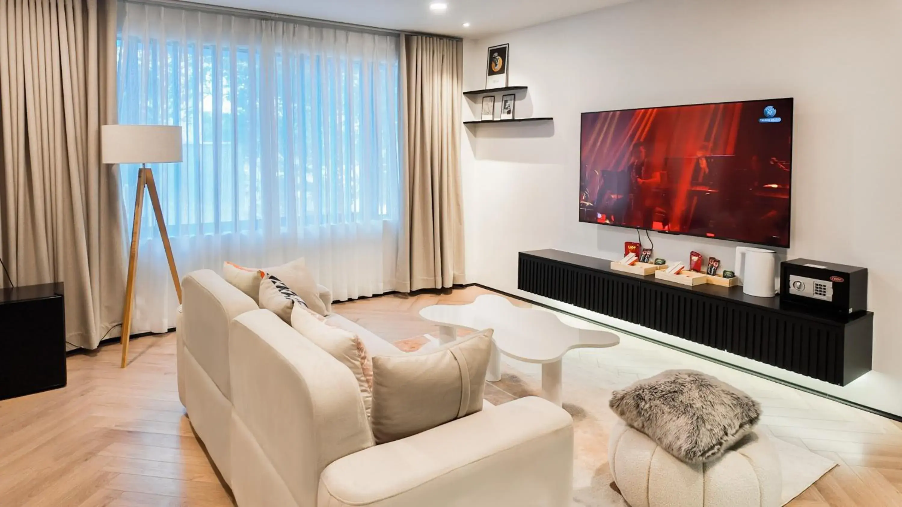 Family Room with Balcony in Metrolux City Contemporary Hotel Family Room with Balcony in Metrolux City Contemporary Hotel