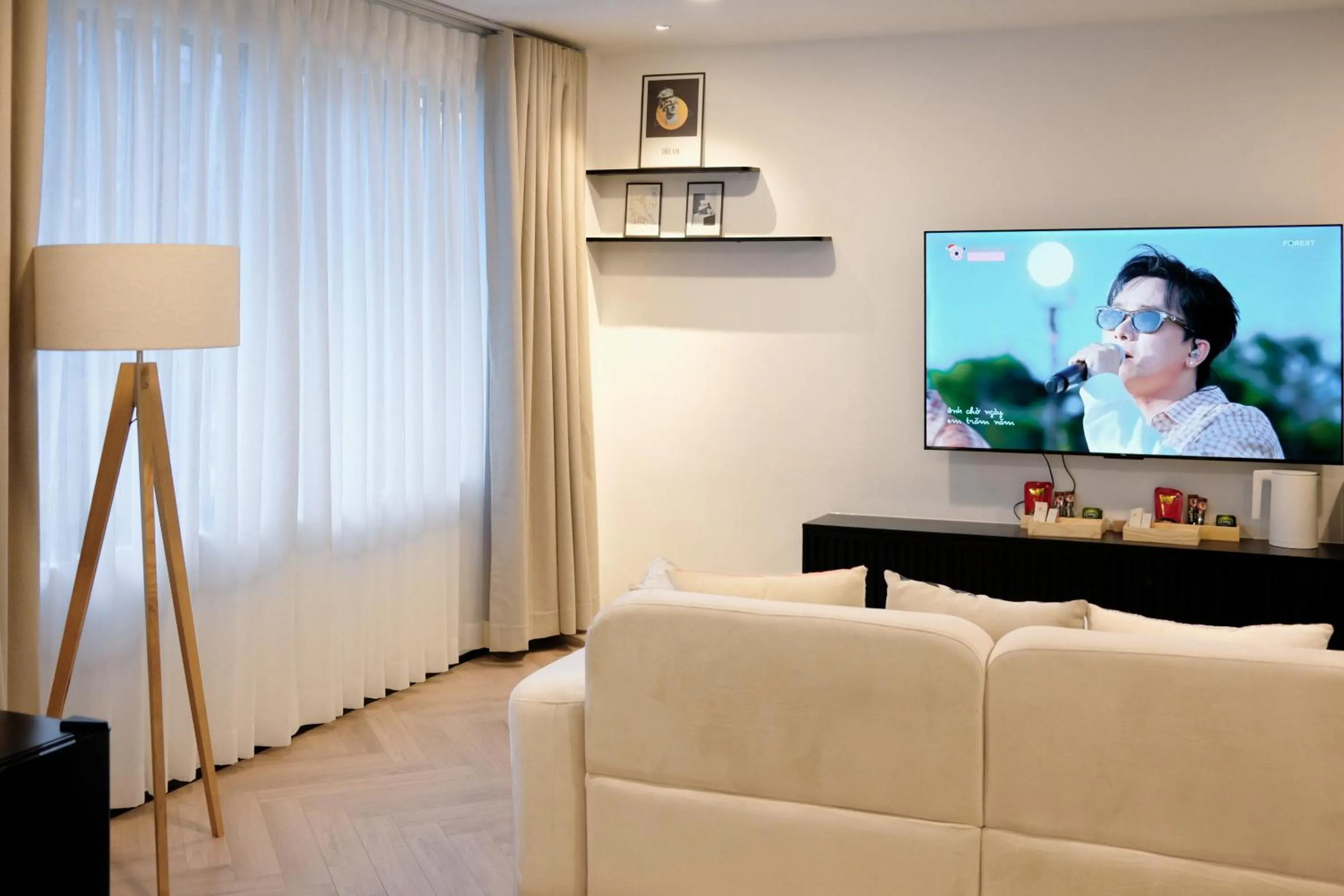 Metrolux City Contemporary Hotel