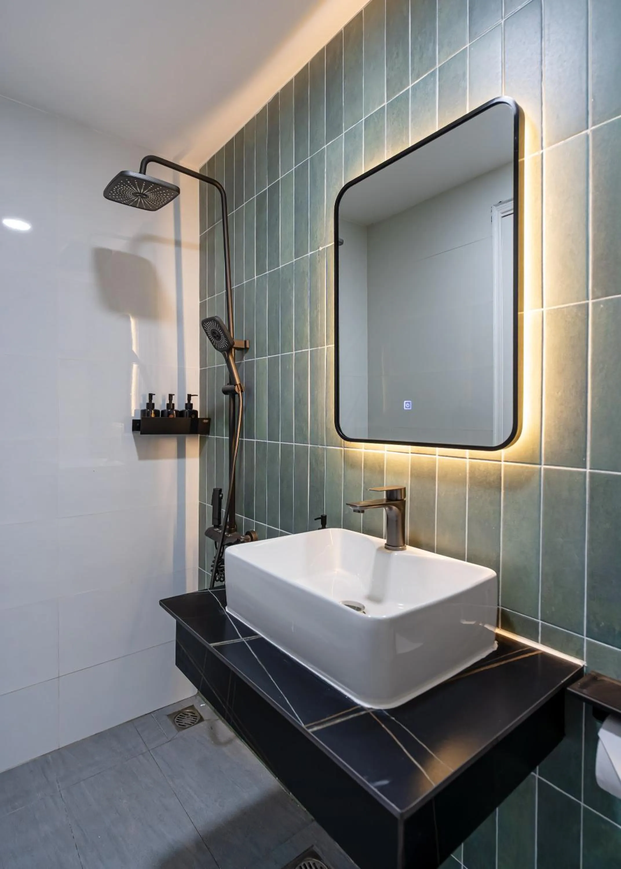 Shower in Metrolux City Contemporary Hotel