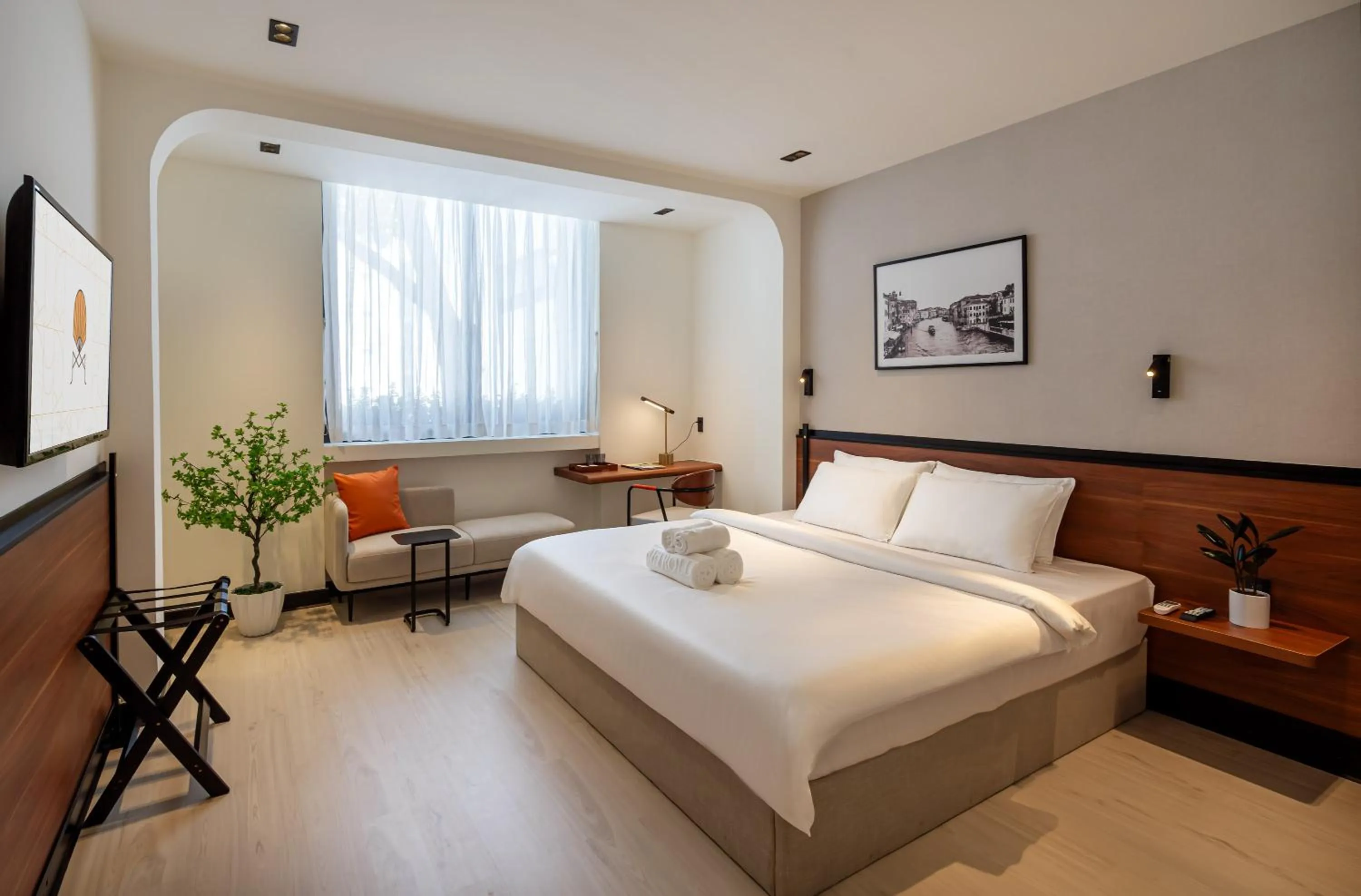 Photo of the whole room, Bed in Metrolux City Contemporary Hotel