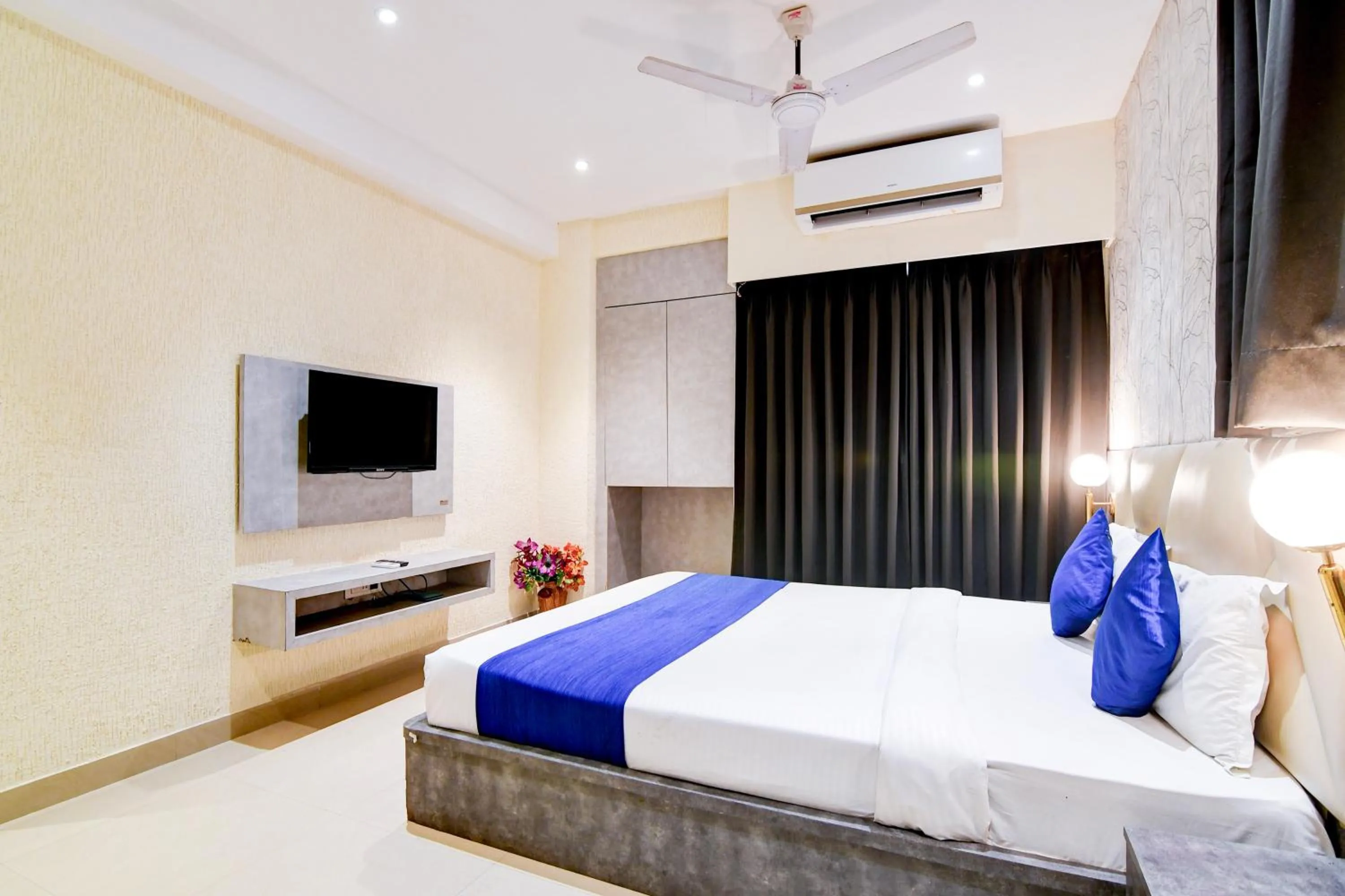 Bed in Hotel Brill View 500m From ITC Royal Kolkata
