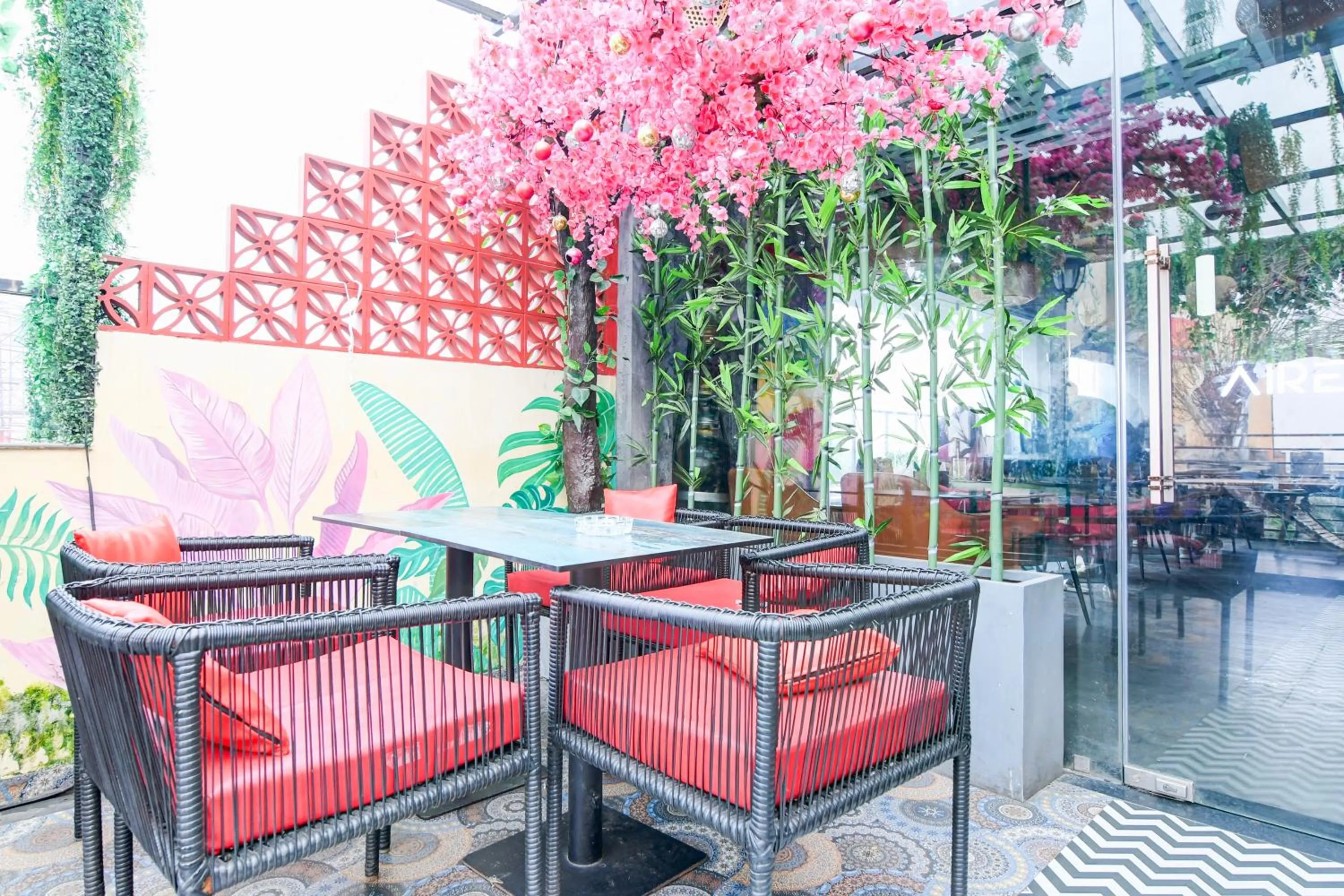 Restaurant/places to eat in Hotel Brill View 500m From ITC Royal Kolkata