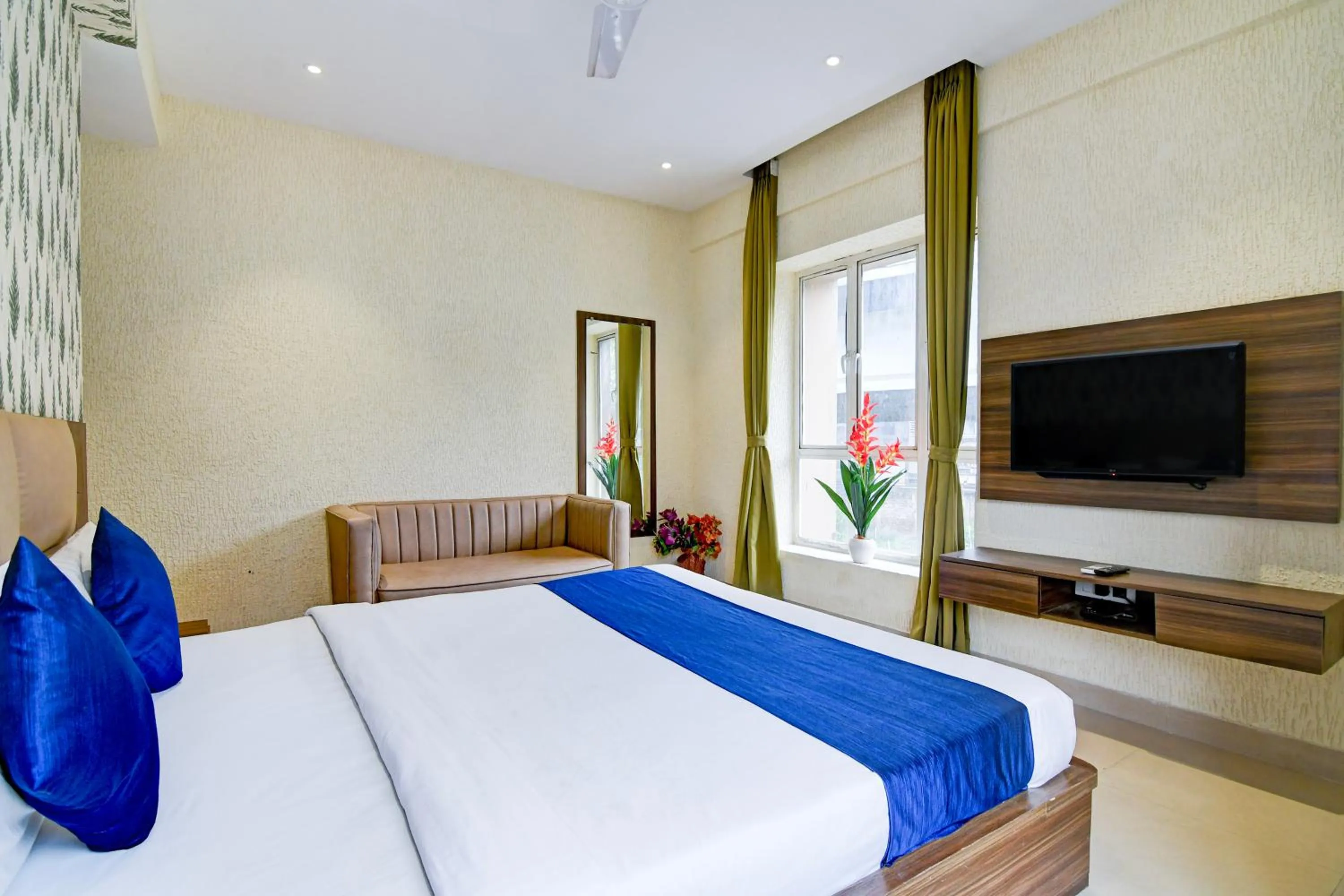 Communal lounge/ TV room, Bed in Hotel Brill View 500m From ITC Royal Kolkata