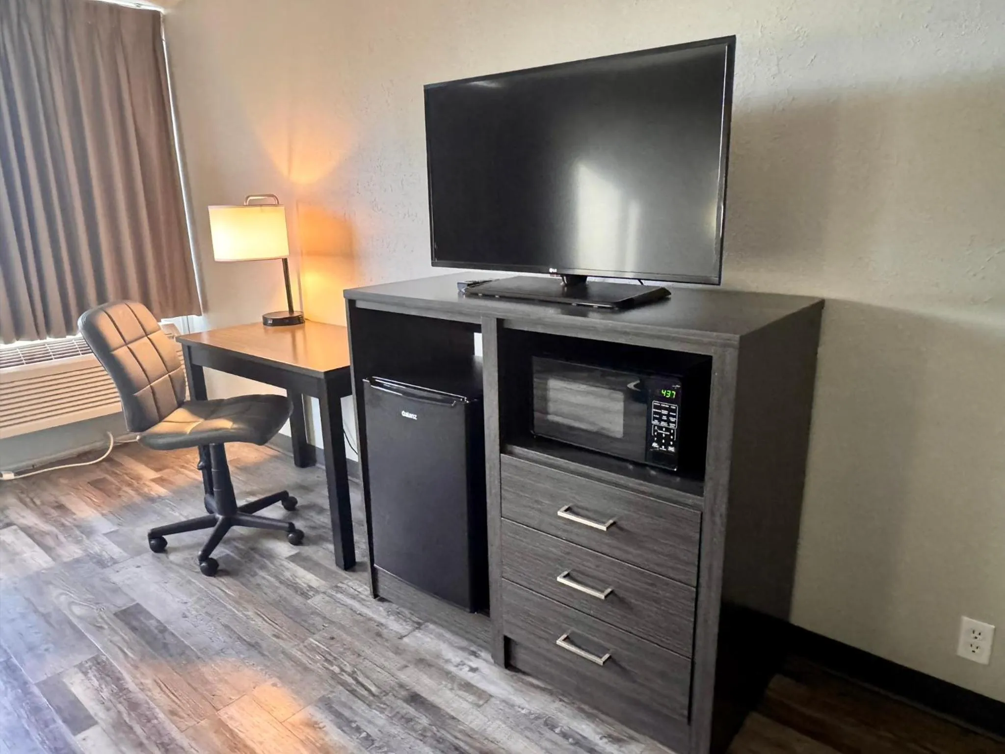 TV and multimedia in Super 8 by Wyndham Great Falls City Center