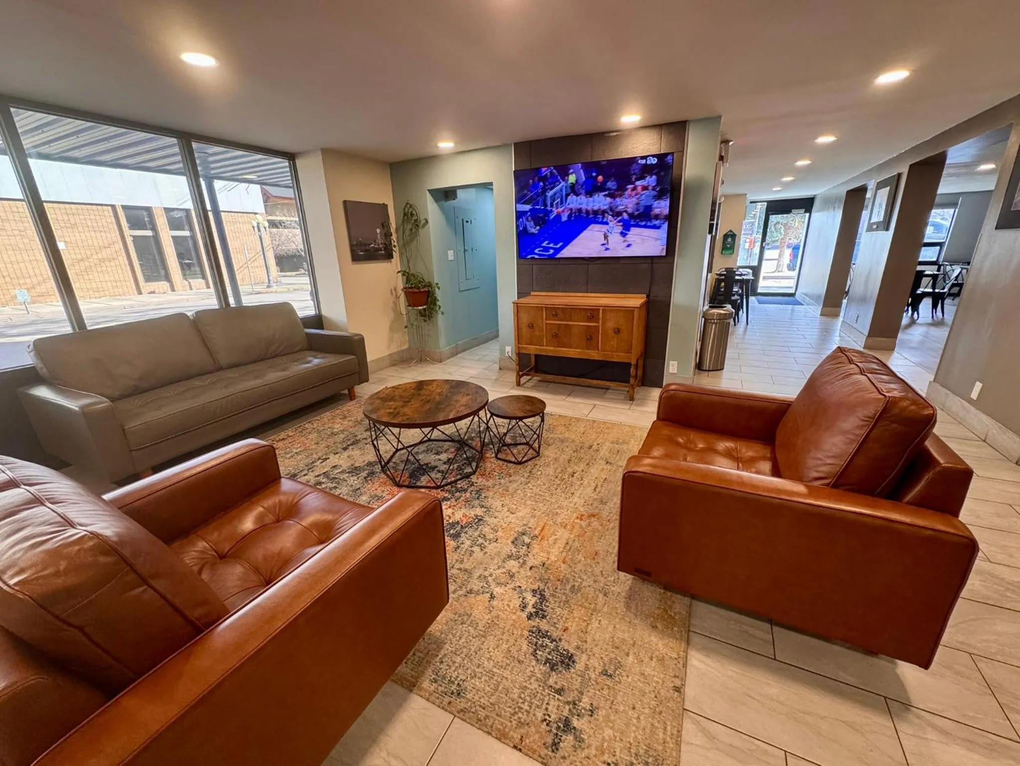 Communal lounge/ TV room in Super 8 by Wyndham Great Falls City Center