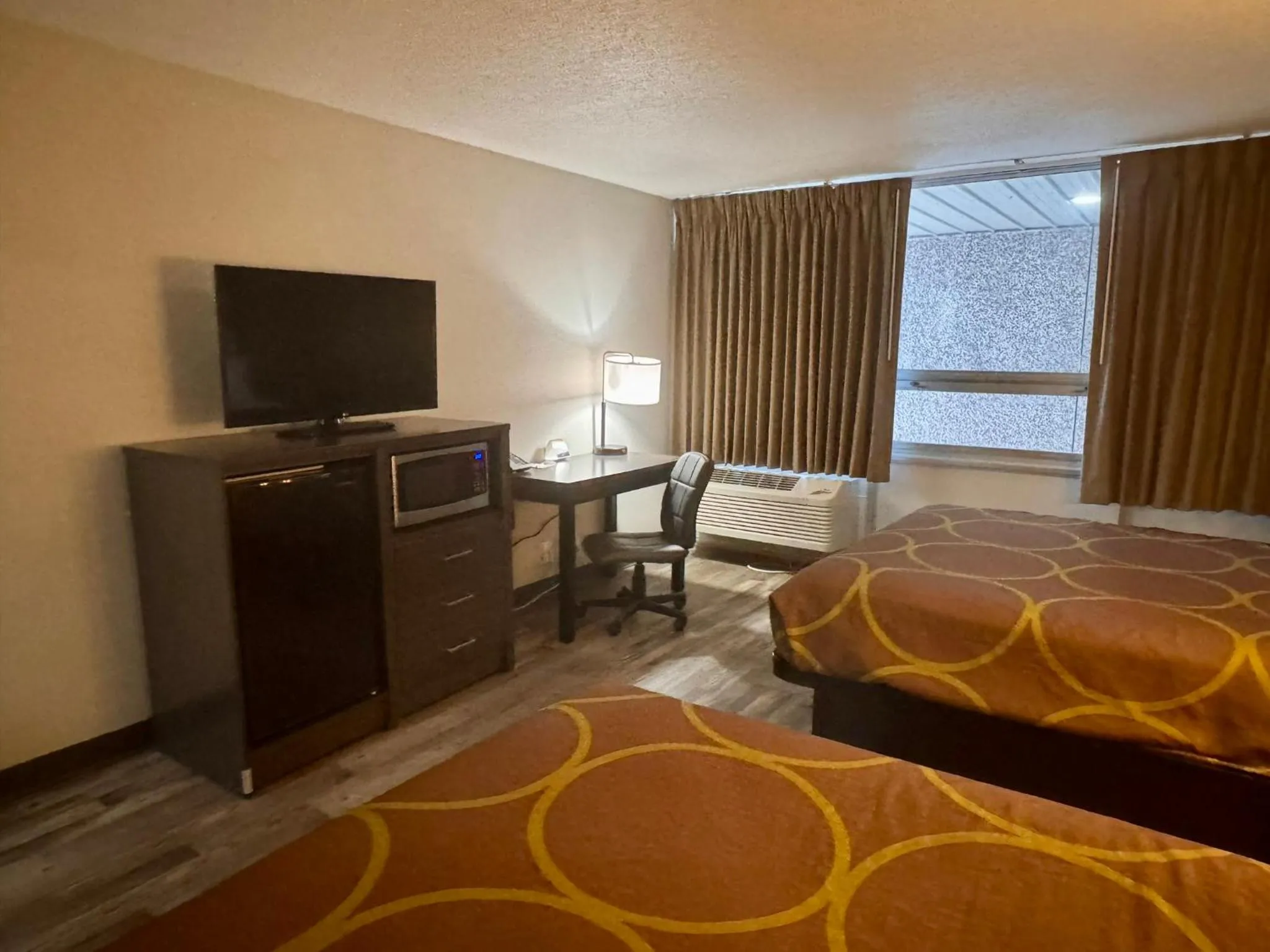 Bed in Super 8 by Wyndham Great Falls City Center