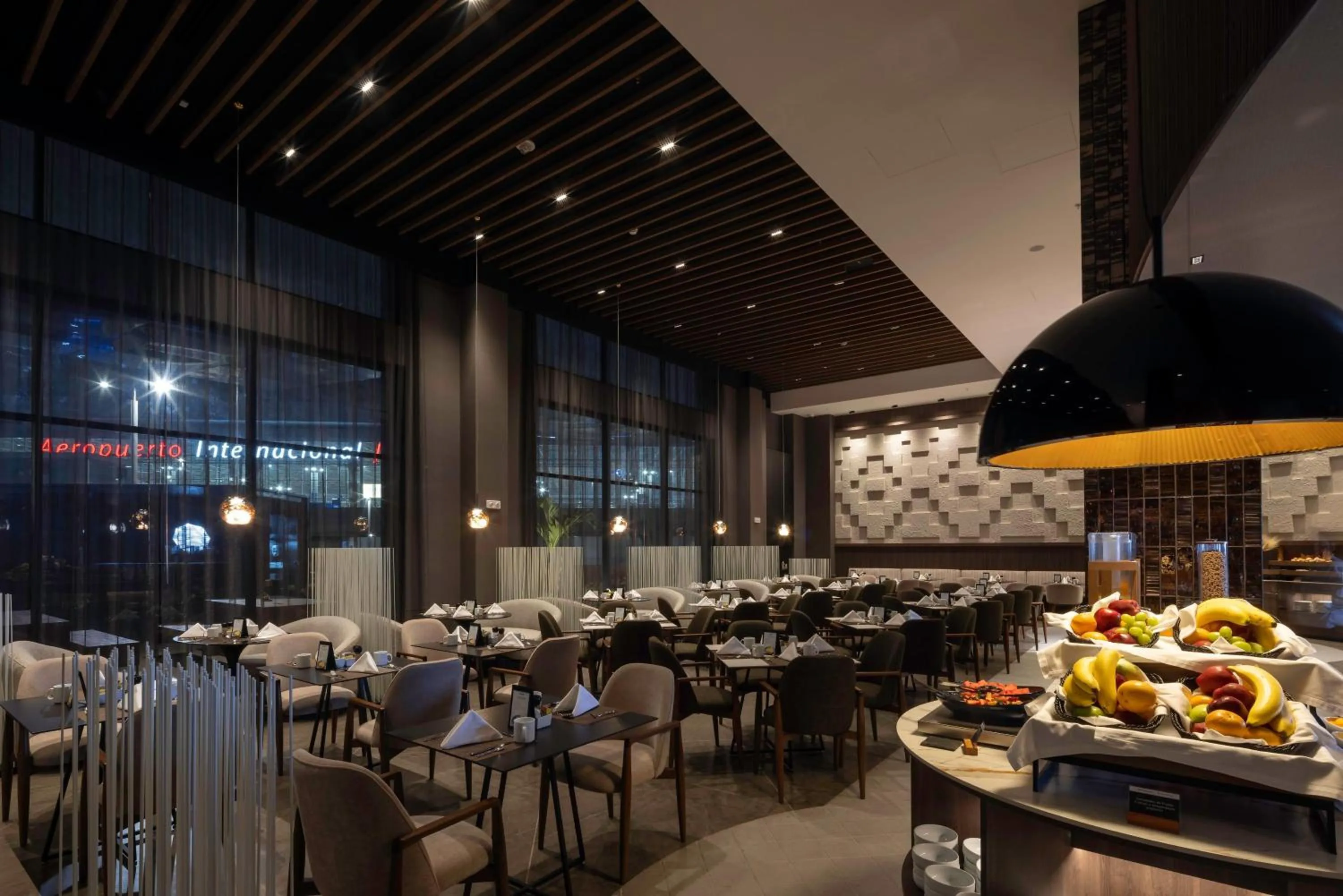 Restaurant/places to eat in Wyndham Grand Costa Del Sol Lima Airport