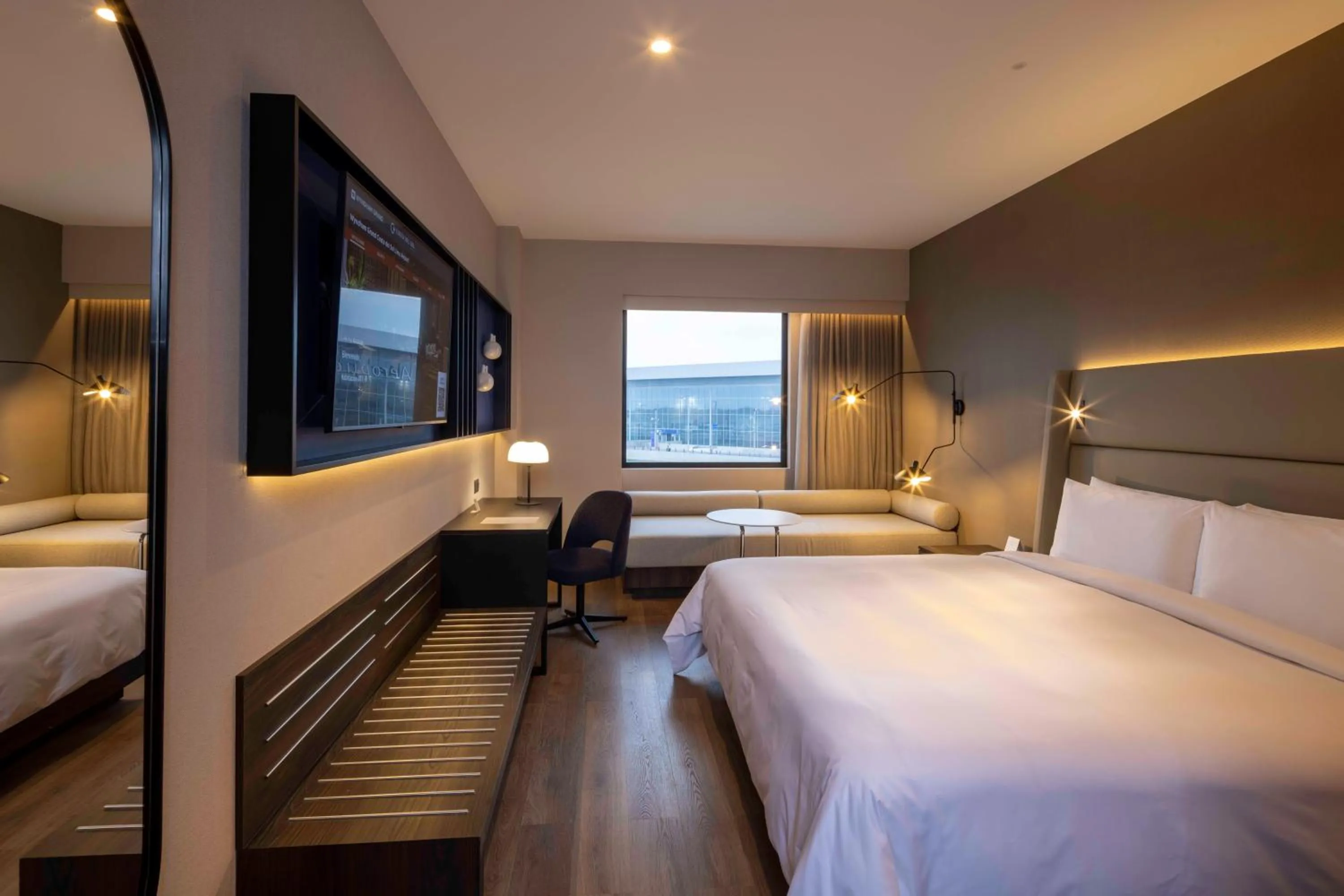 Bed in Wyndham Grand Costa Del Sol Lima Airport