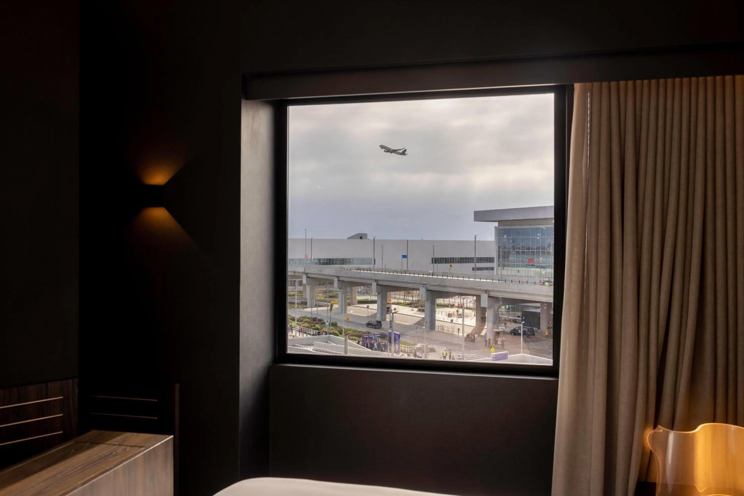 Property building, Bed in Wyndham Grand Costa Del Sol Lima Airport