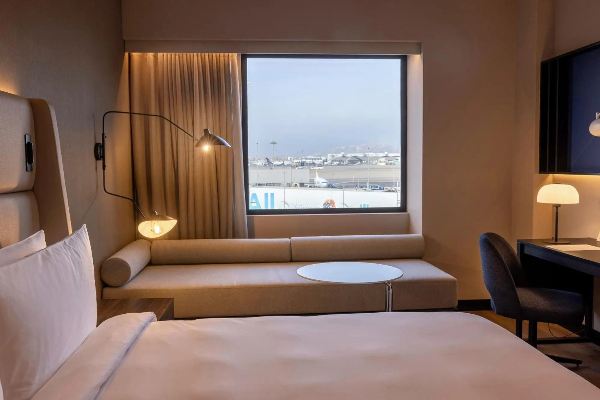 Bed in Wyndham Grand Costa Del Sol Lima Airport