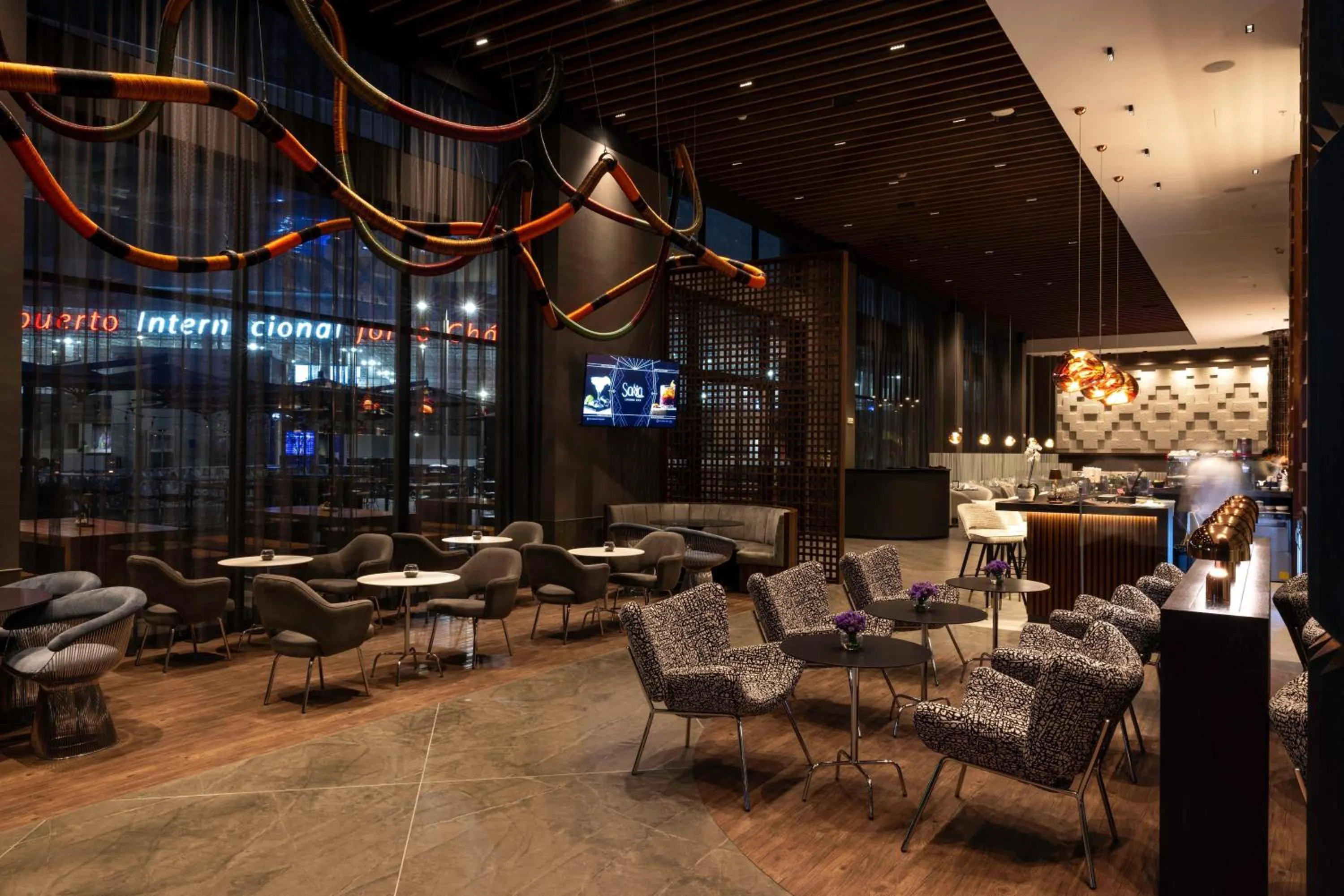 Lounge or bar in Wyndham Grand Costa Del Sol Lima Airport