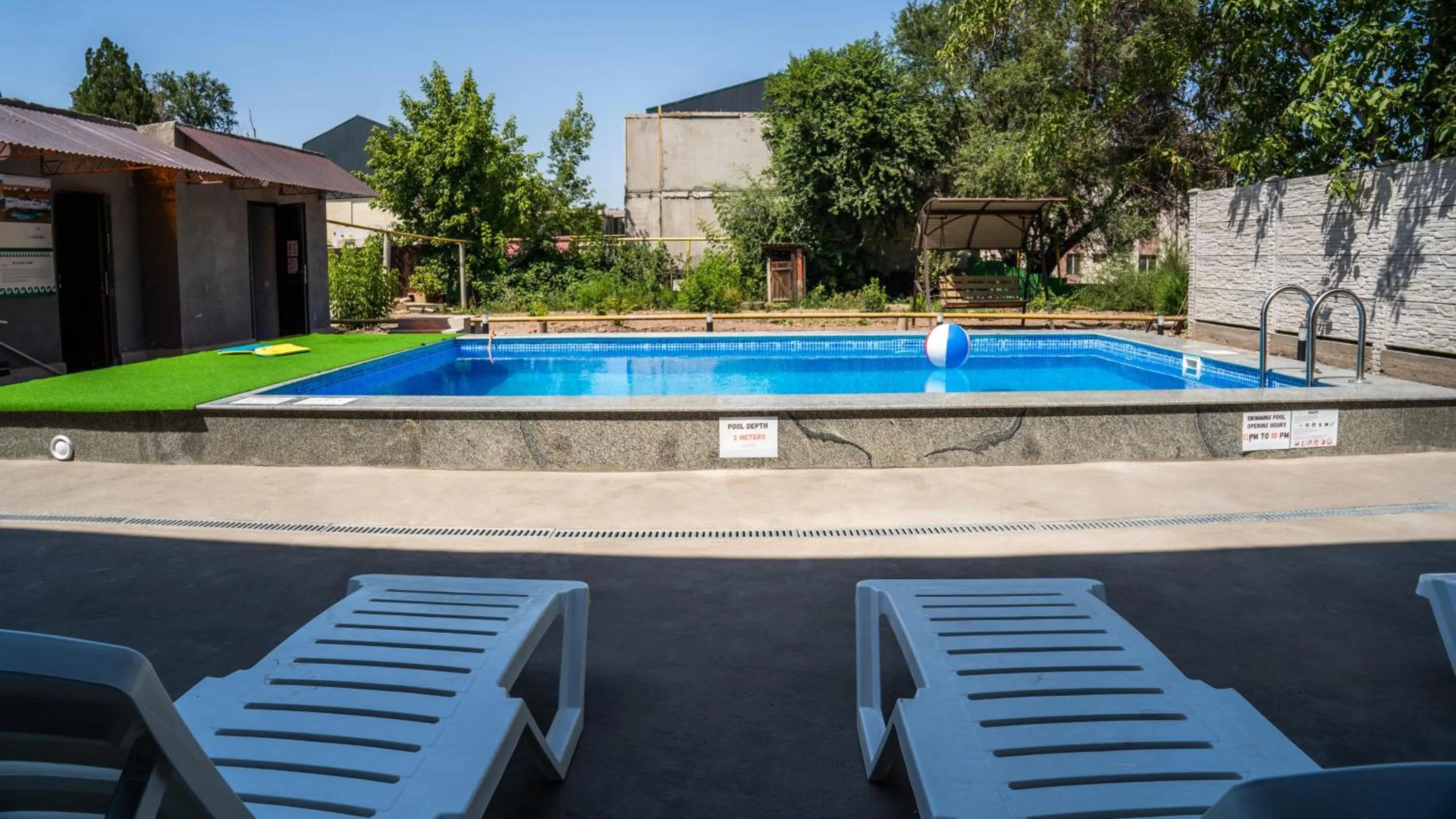 Swimming pool in Apple Hostel Bishkek