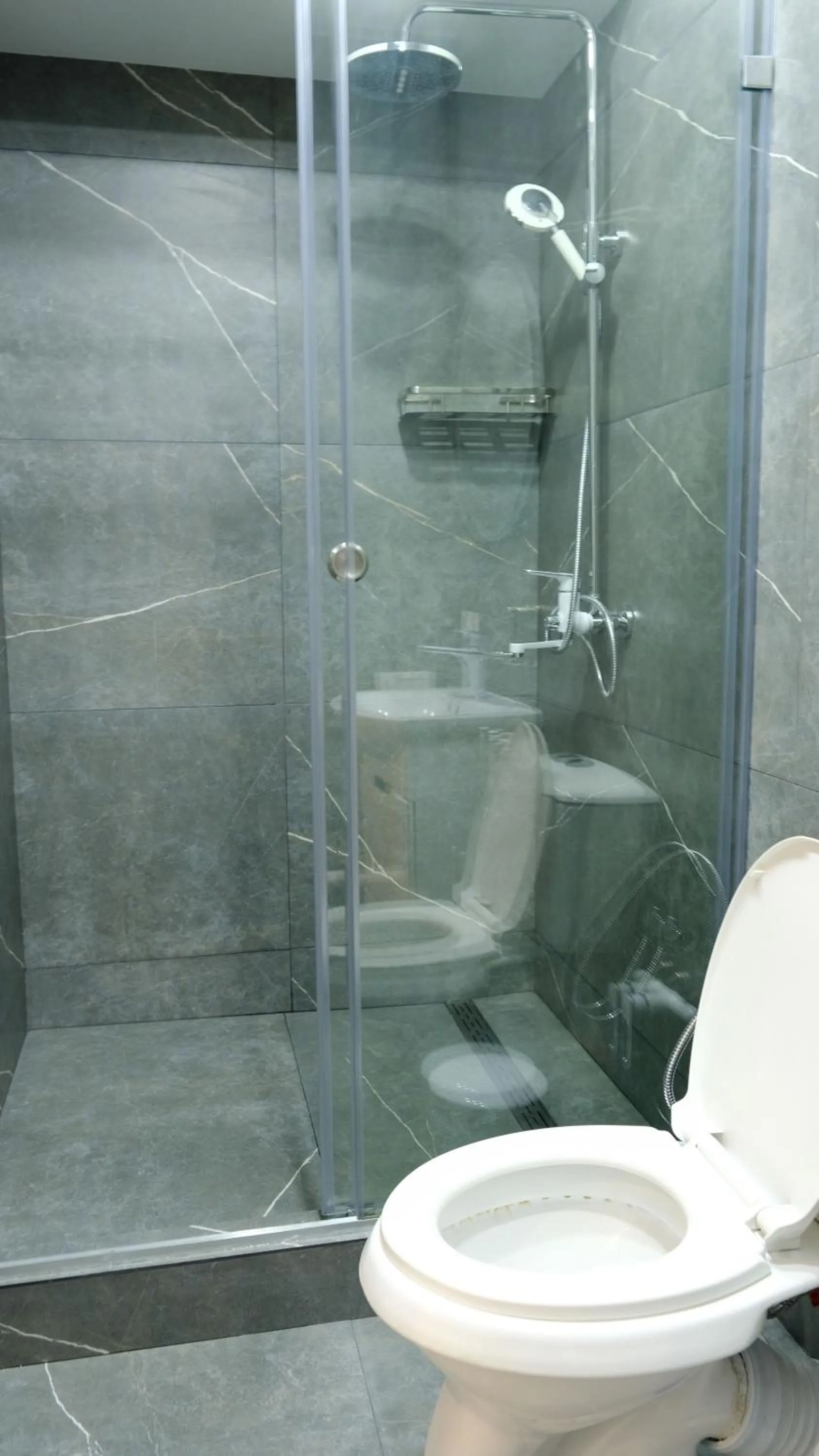 Shower in Apple Hostel Bishkek