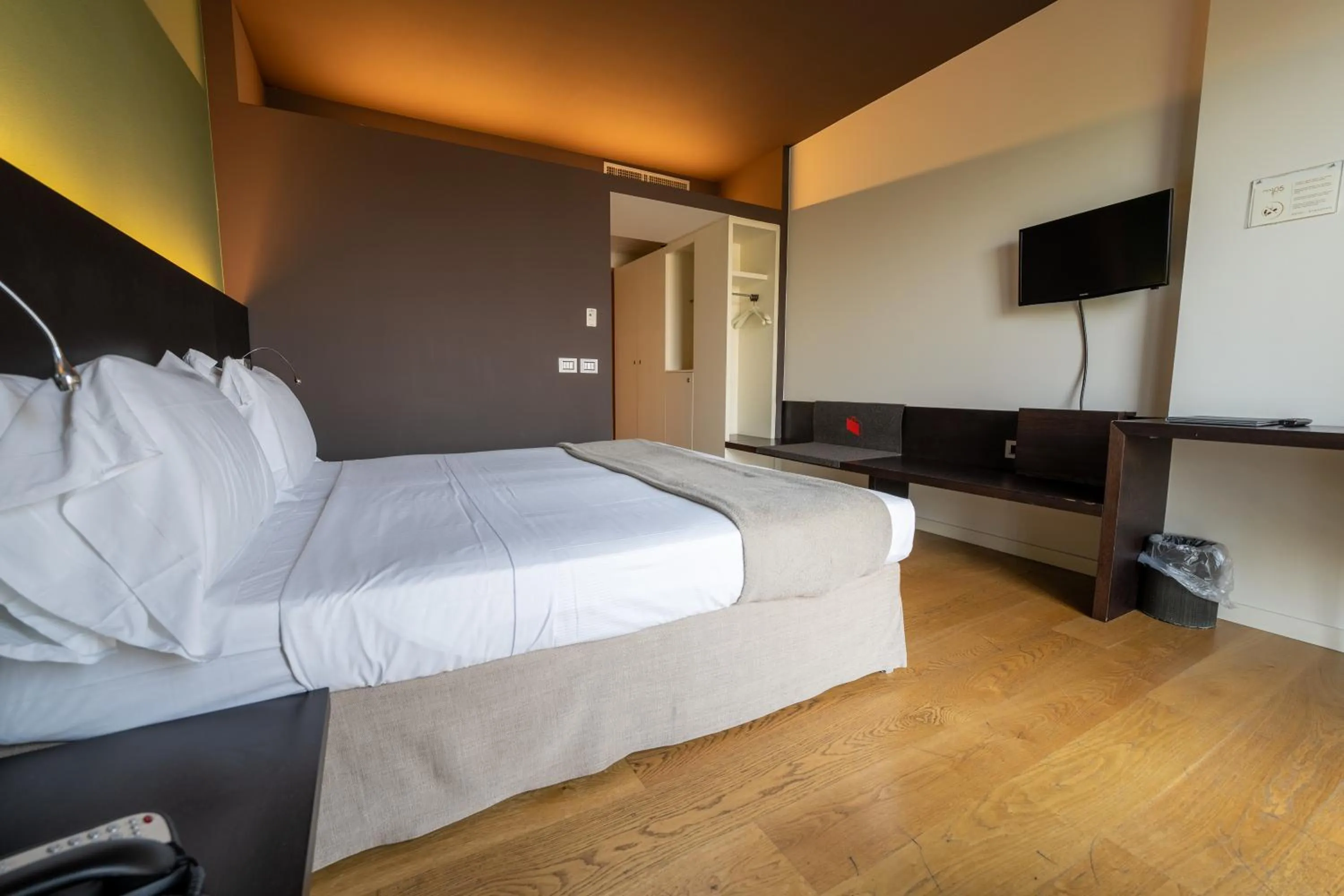 Bedroom, Bed in Mod 05 Bike Hotel