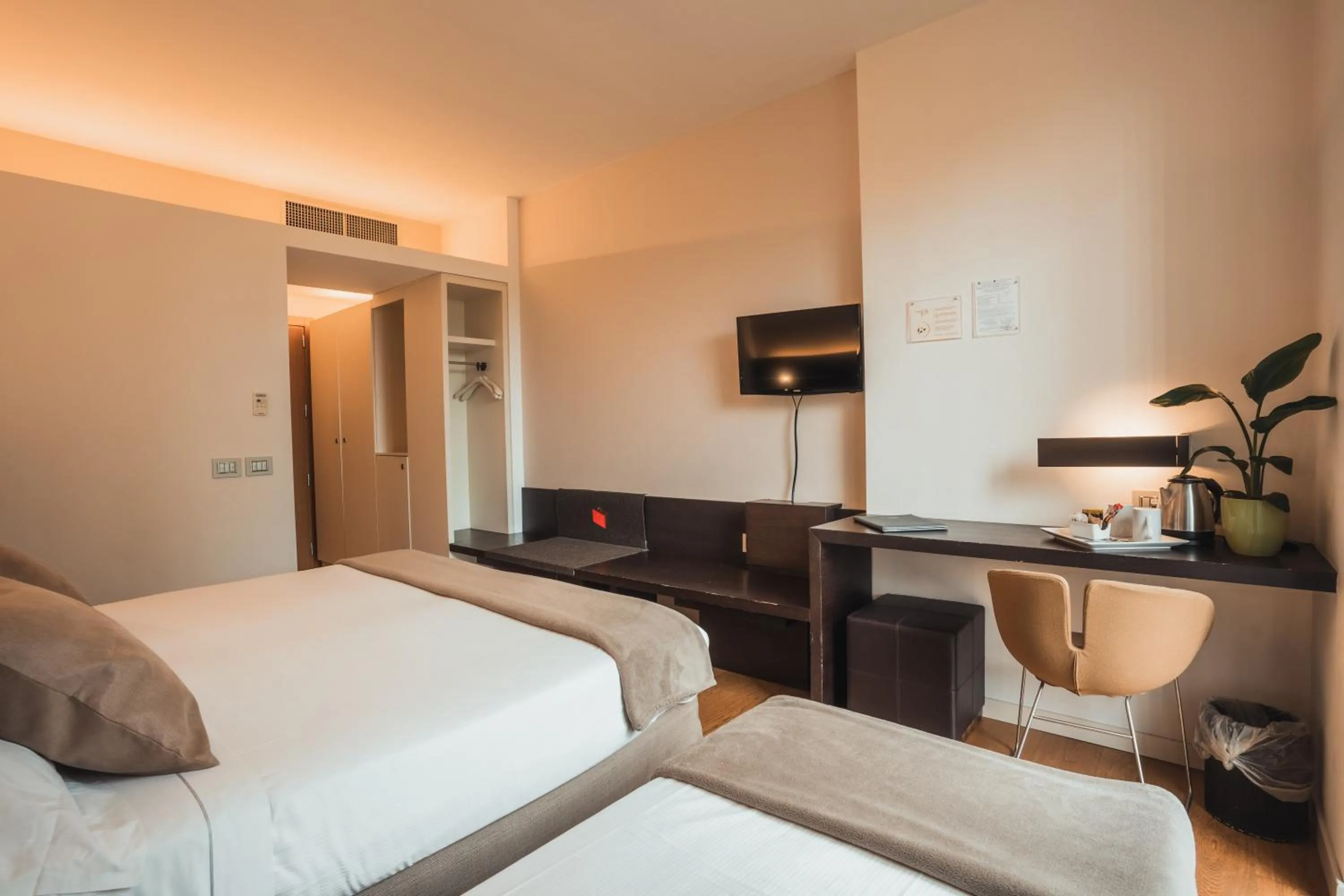 Photo of the whole room, Bed in Mod 05 Bike Hotel