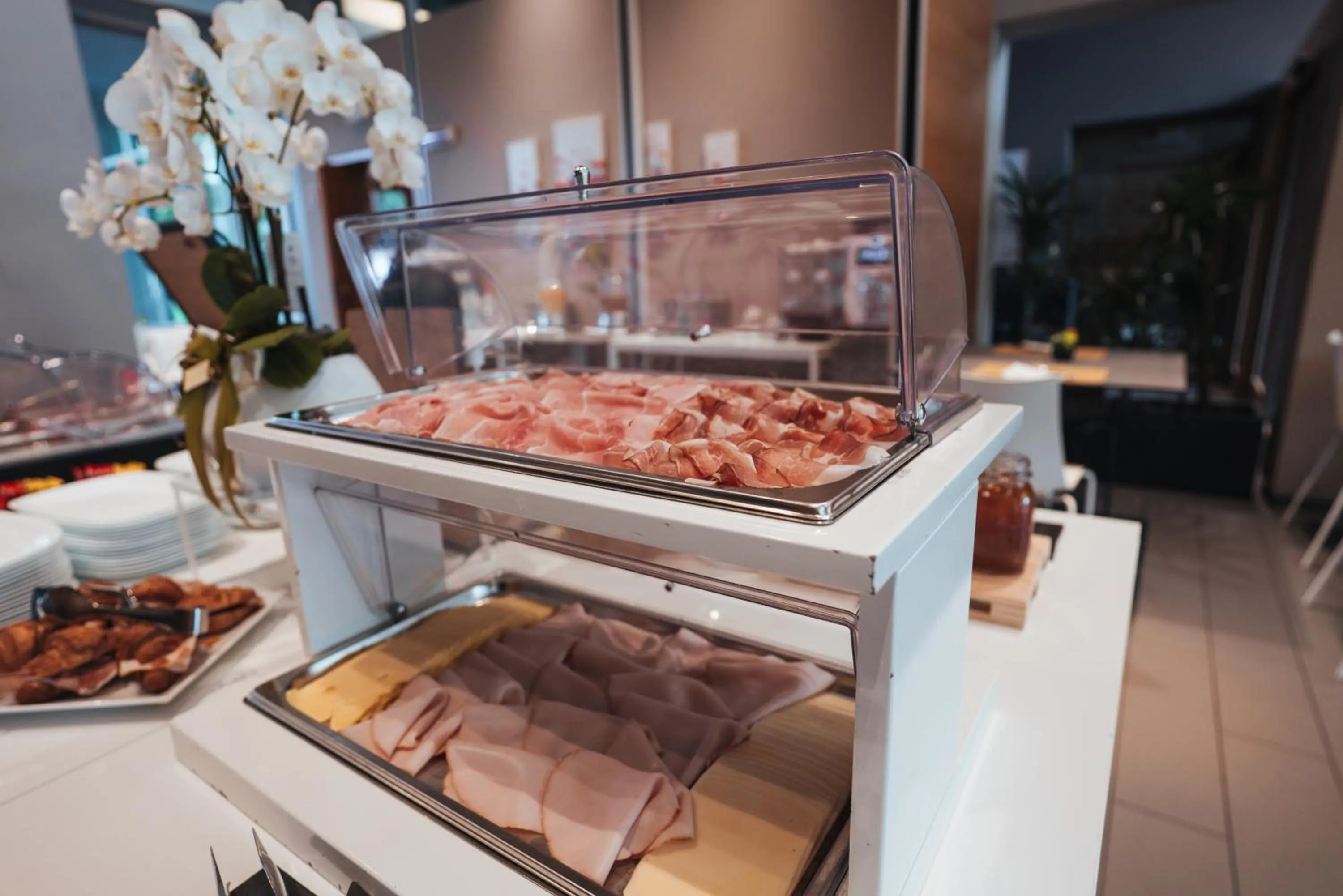 Breakfast in Mod 05 Bike Hotel