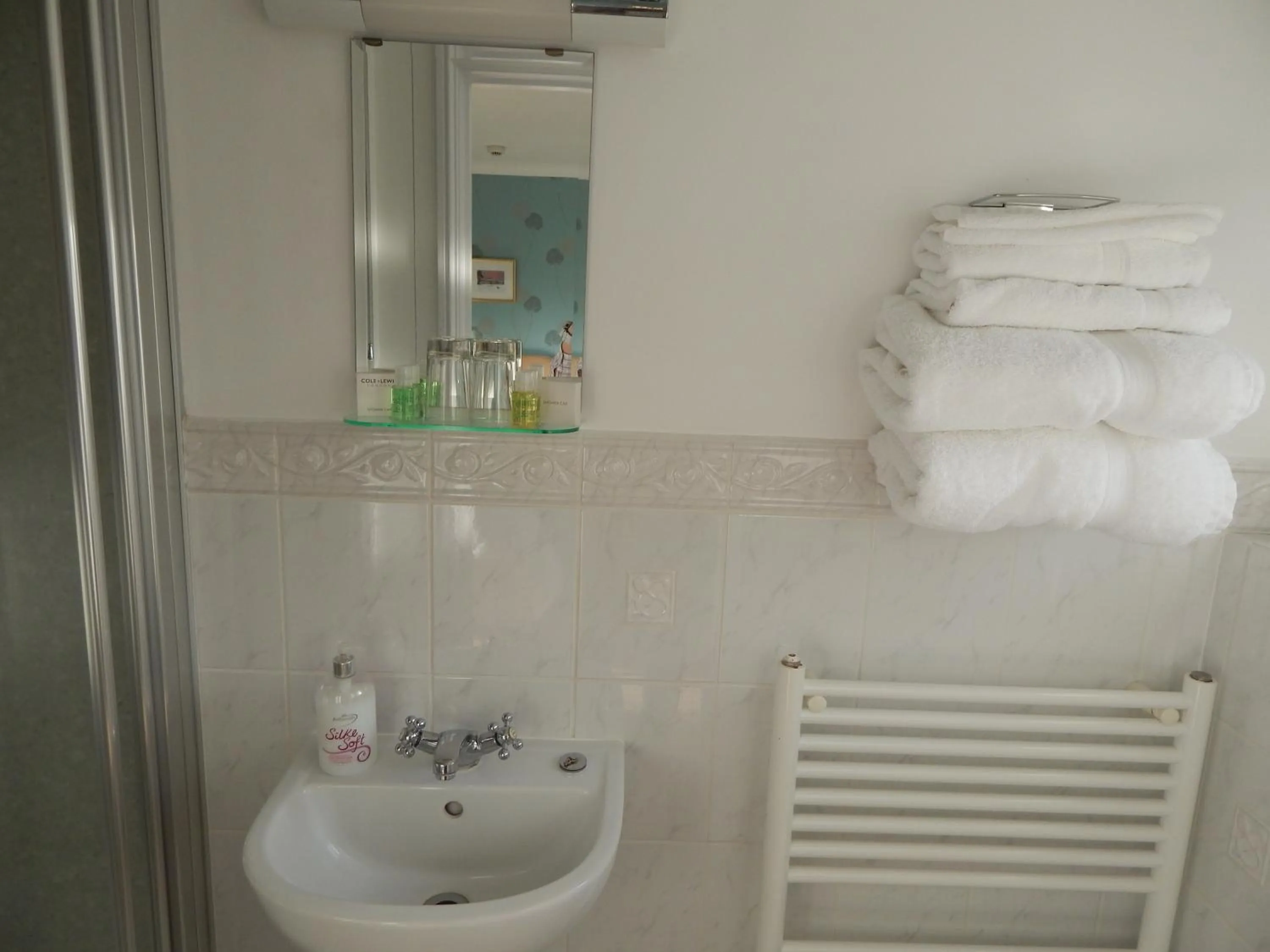 Bathroom in Fairlight Lodge