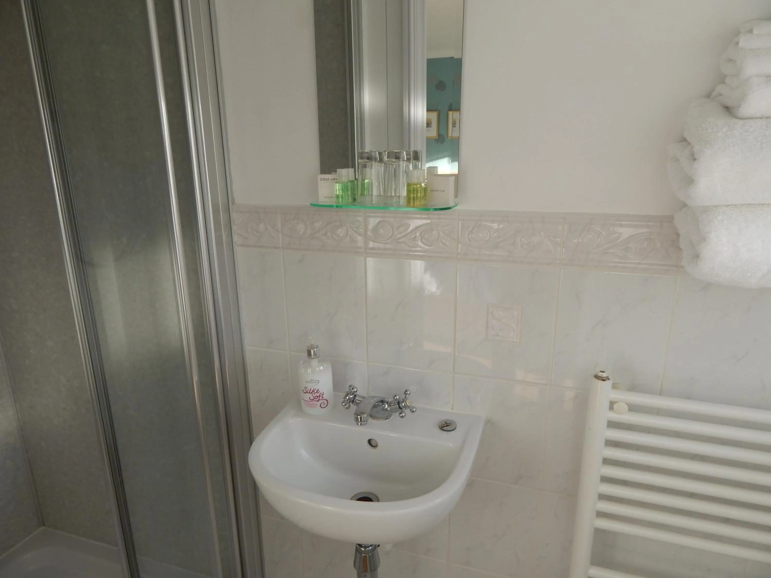 Bathroom in Fairlight Lodge