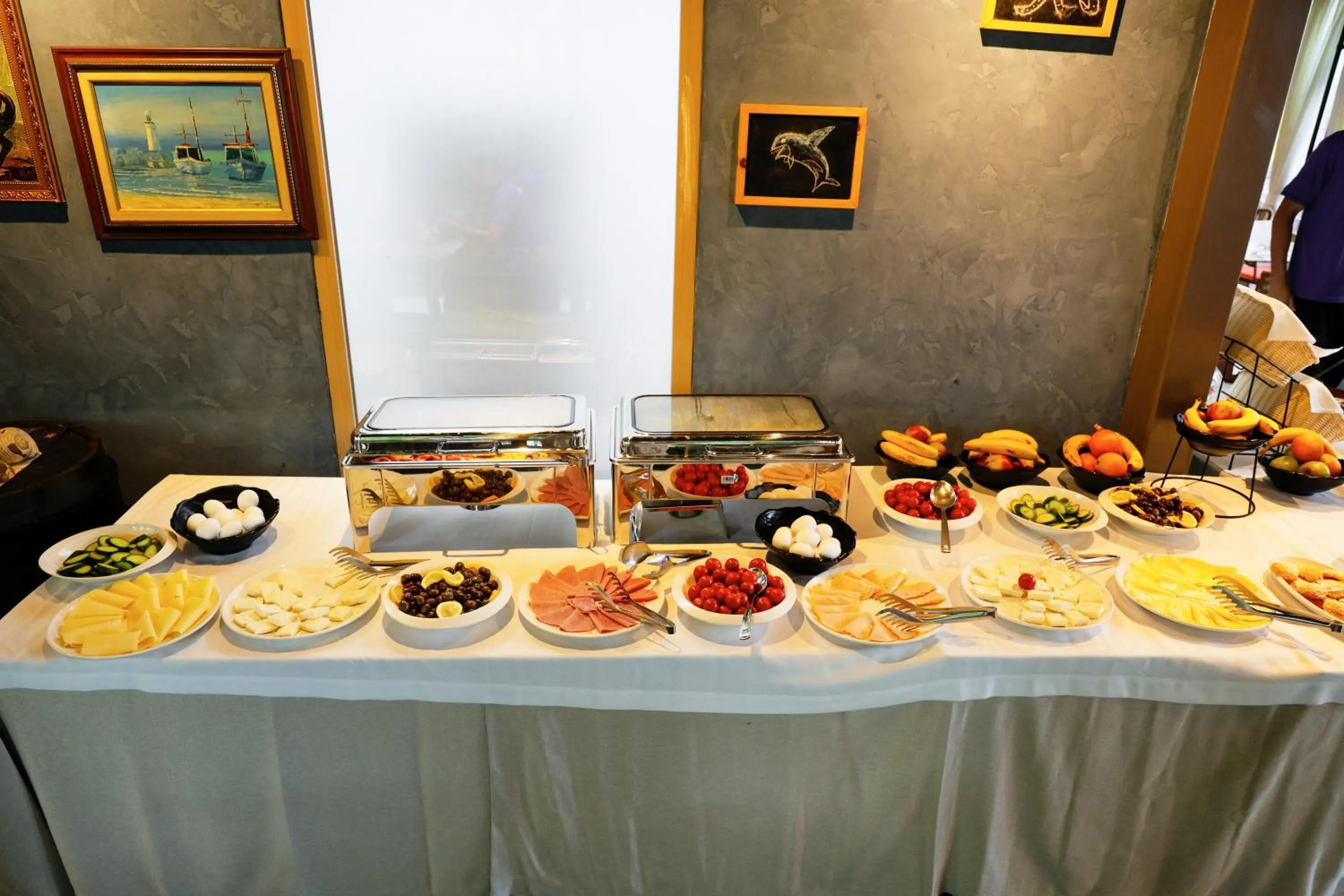 Restaurant/places to eat in Bazaar Hotel