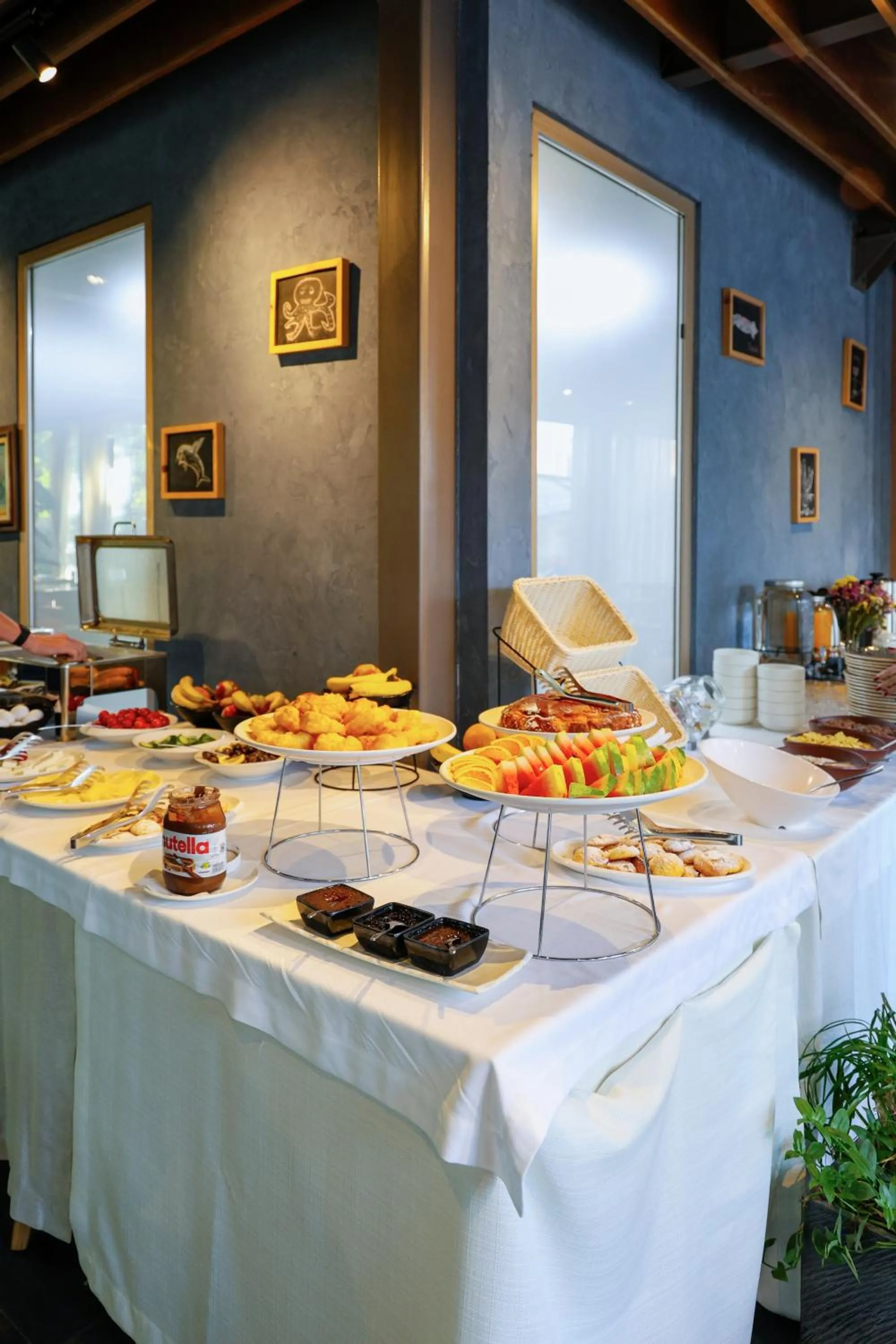 Food and drinks in Bazaar Hotel