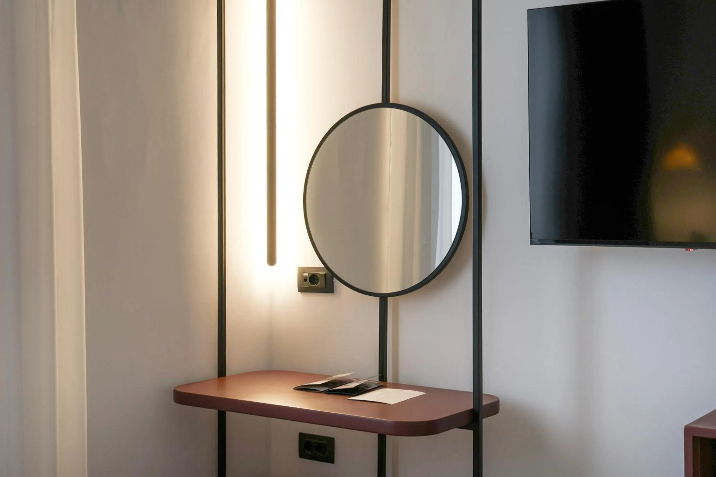 TV and multimedia in Bazaar Hotel