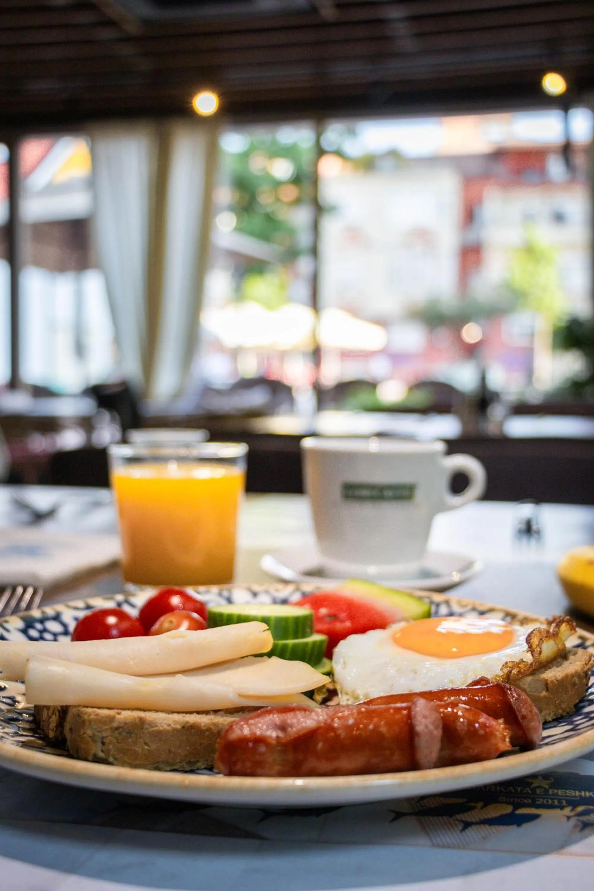 Restaurant/places to eat in Bazaar Hotel