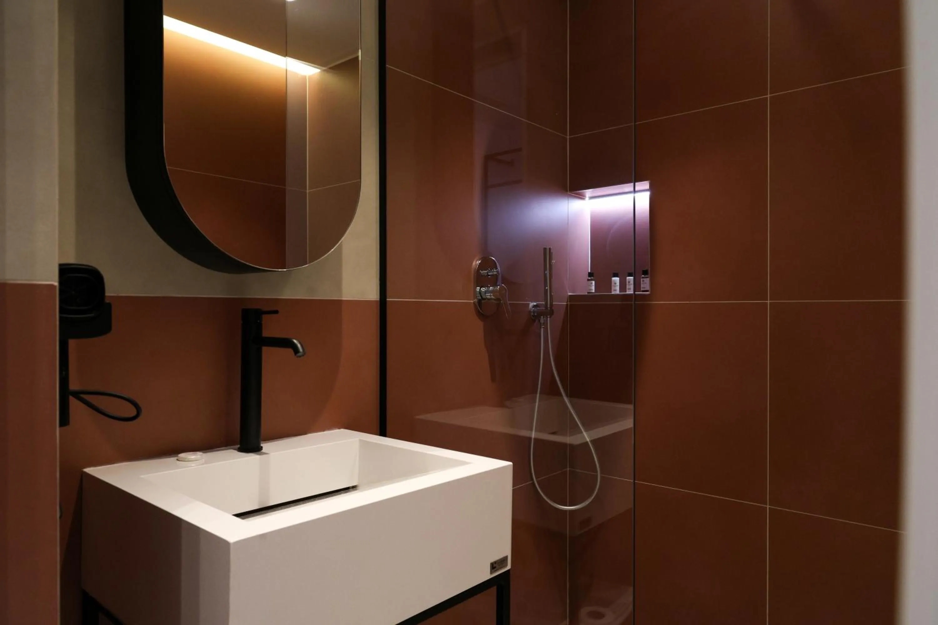 Shower in Bazaar Hotel