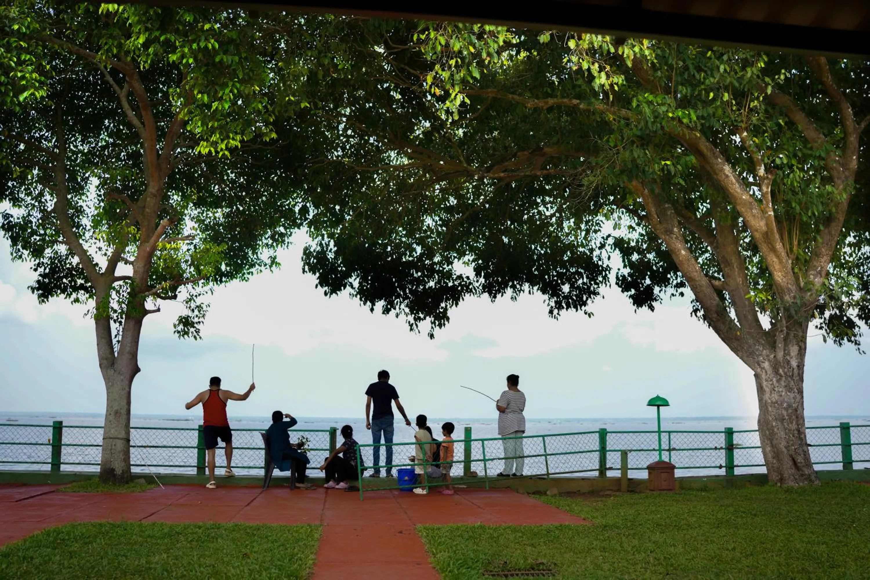 Fishing in ILLIKKALAM Lakeside Cottages Kumarakom Kerala