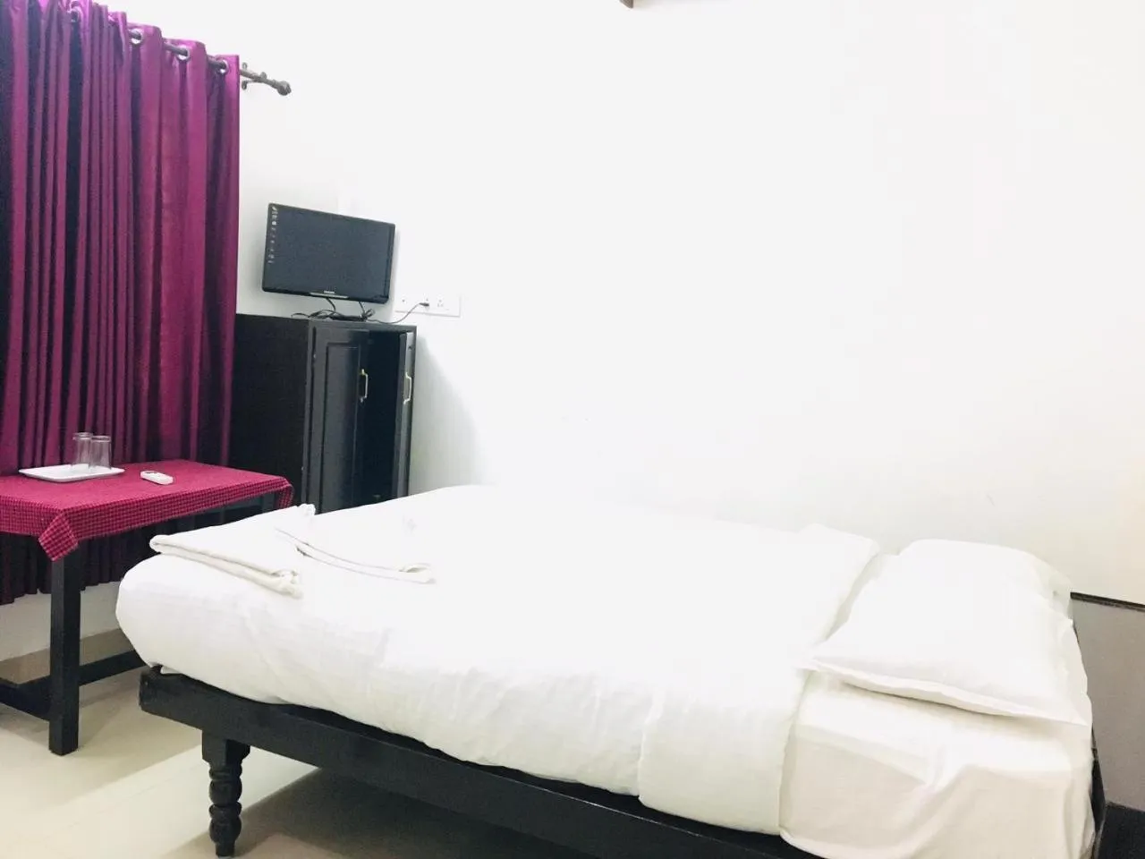 Bed in ILLIKKALAM Lakeside Cottages Kumarakom Kerala