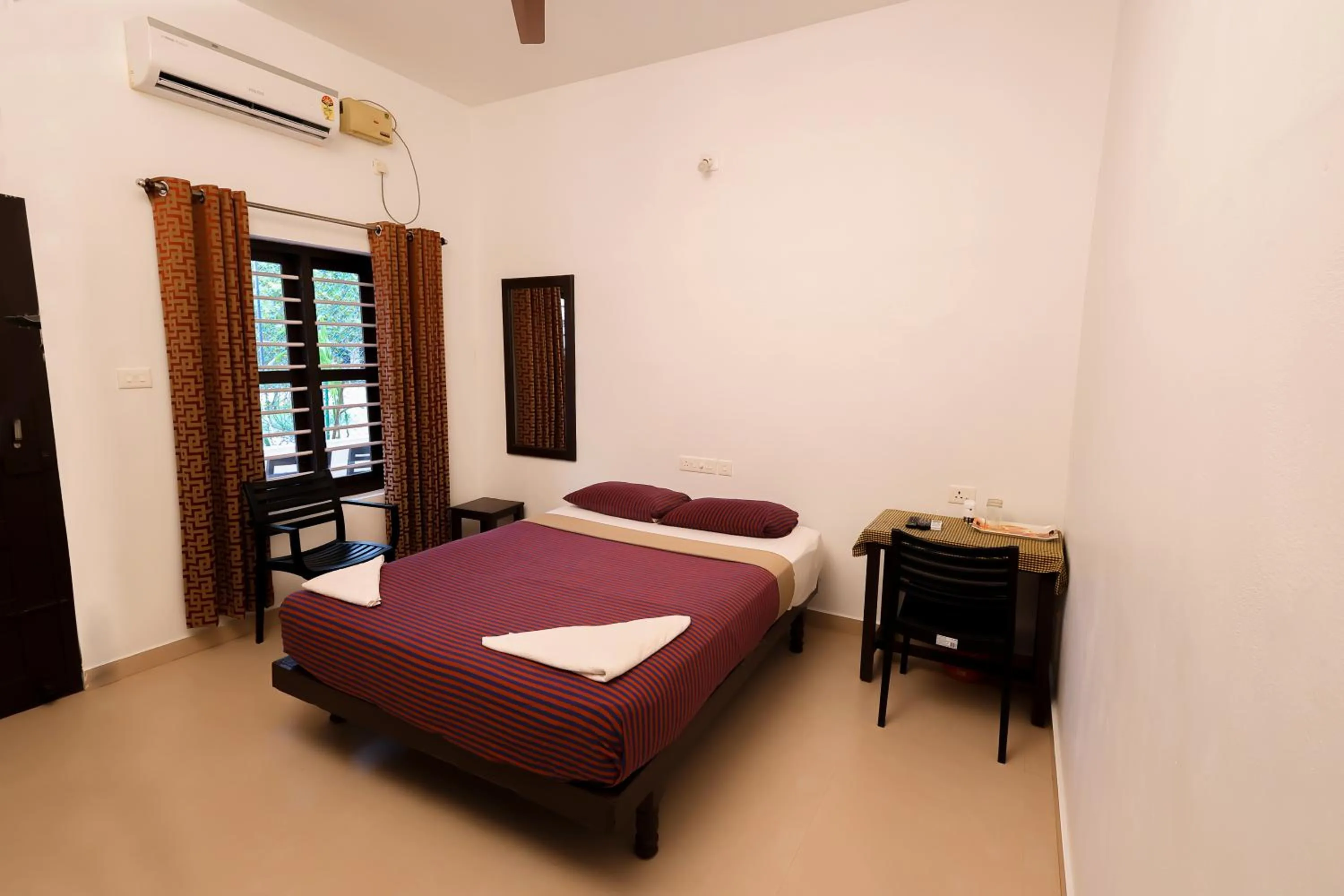Bed in ILLIKKALAM Lakeside Cottages Kumarakom Kerala