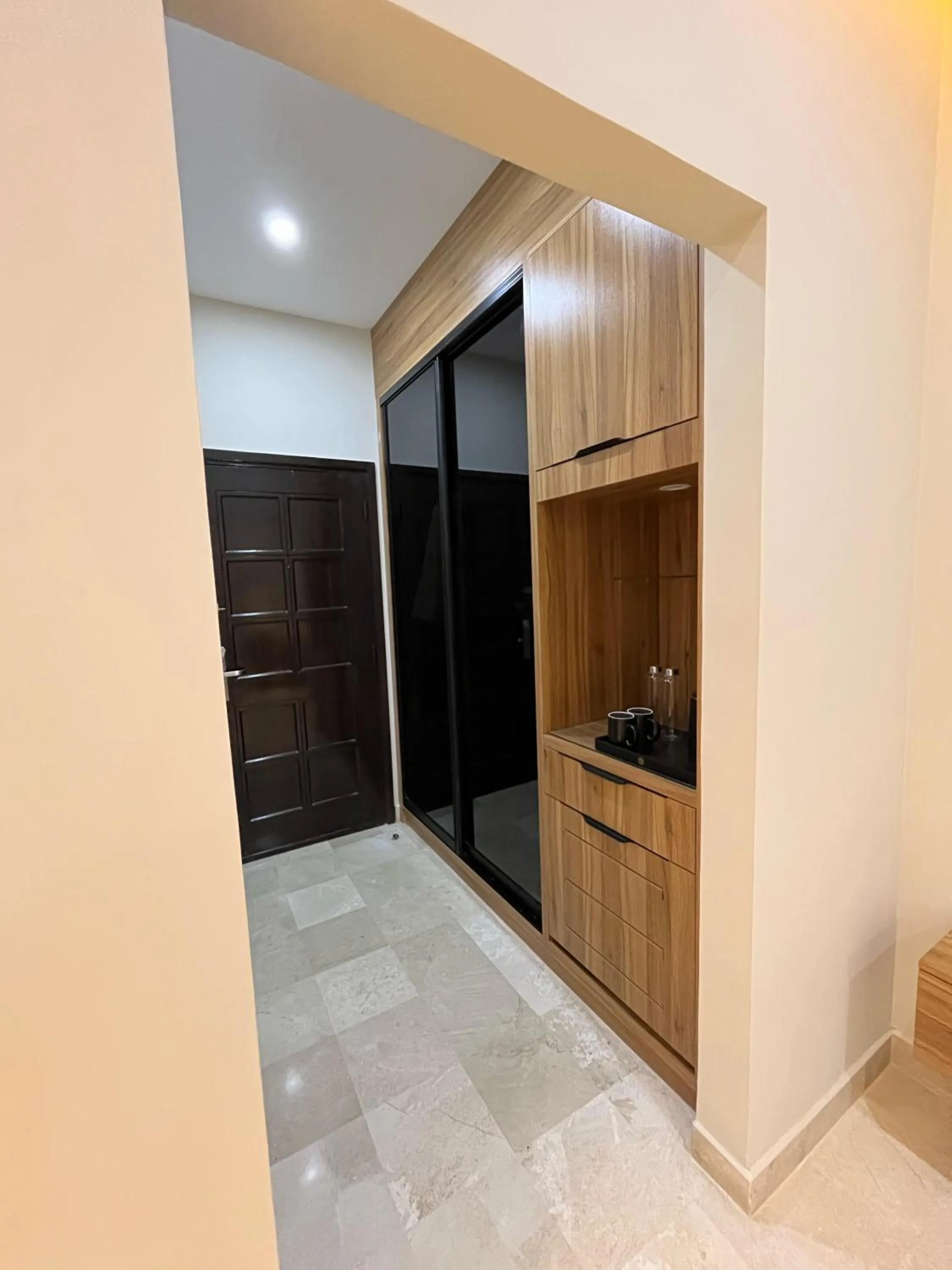 wardrobe in Al Sawadi Beach Resort & Spa