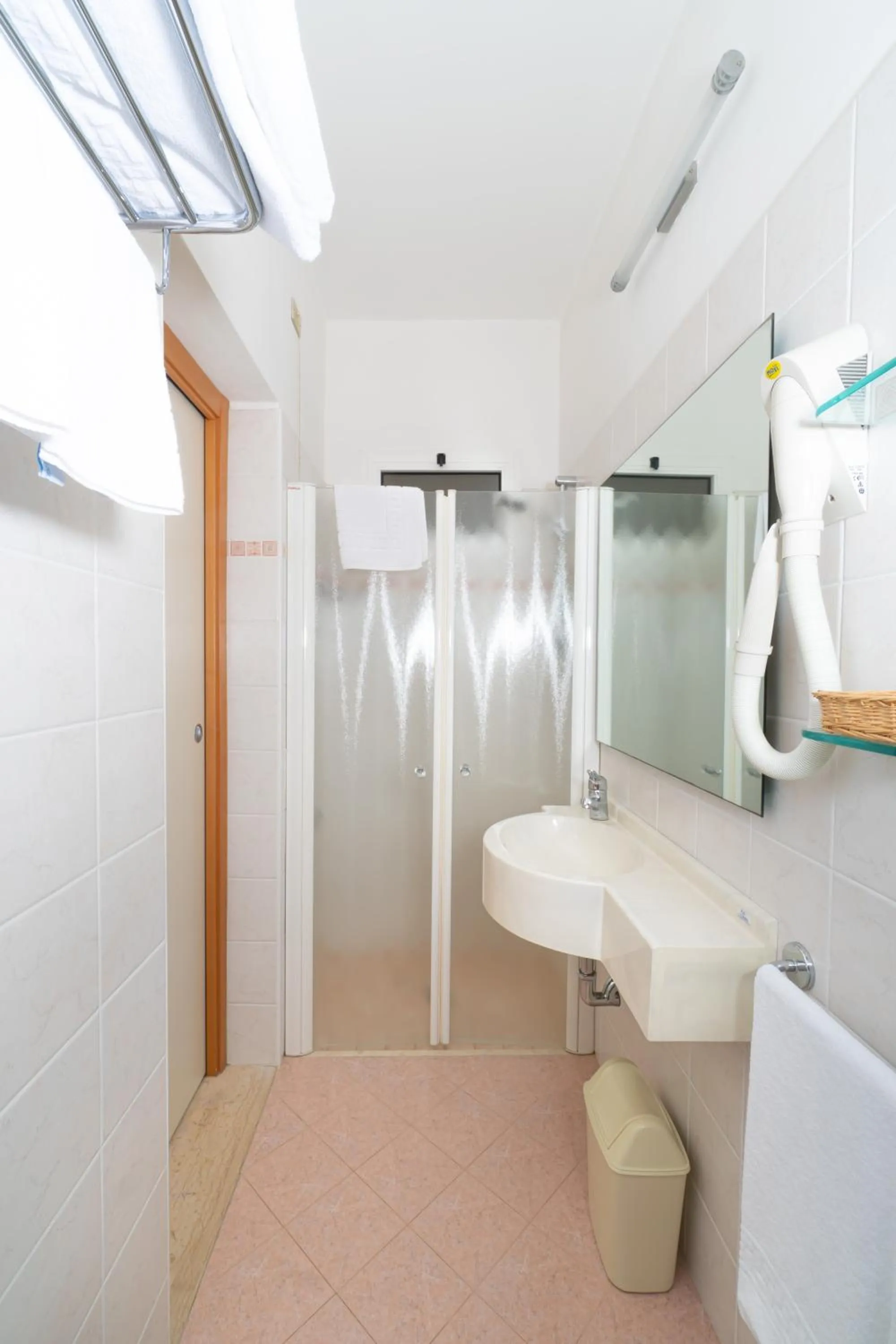 Shower in Hotel Sampaoli