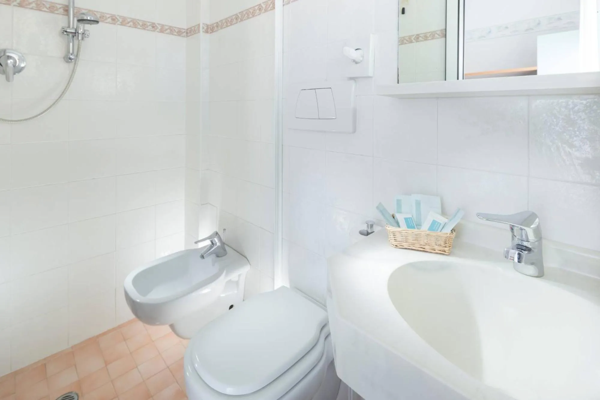 Shower in Hotel Sampaoli