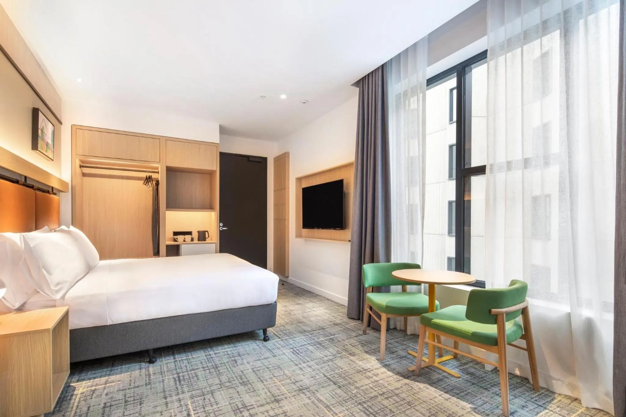 Photo of the whole room, Bed in Holiday Inn Melbourne Bourke Street Mall by IHG