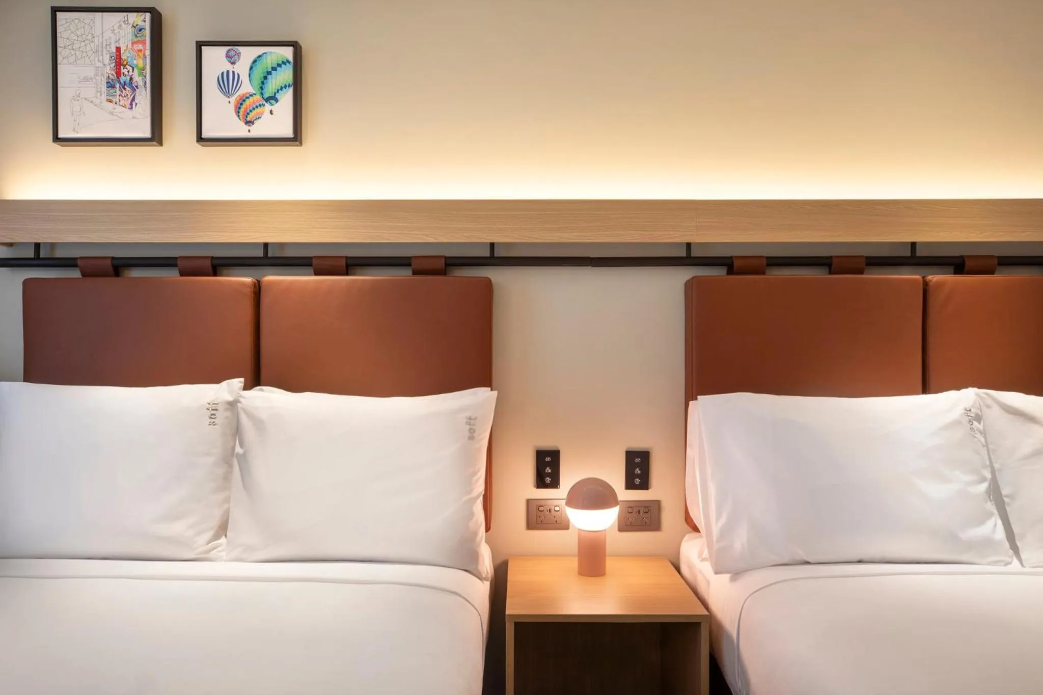 Photo of the whole room, Bed in Holiday Inn Melbourne Bourke Street Mall by IHG