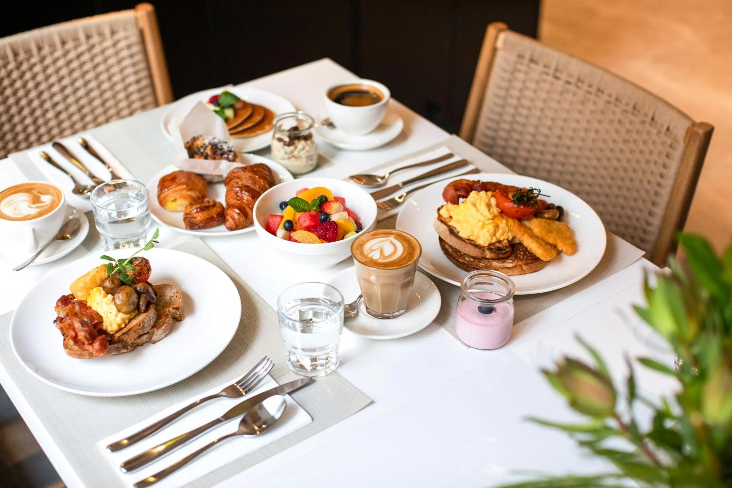 Restaurant/places to eat in Holiday Inn Melbourne Bourke Street Mall by IHG