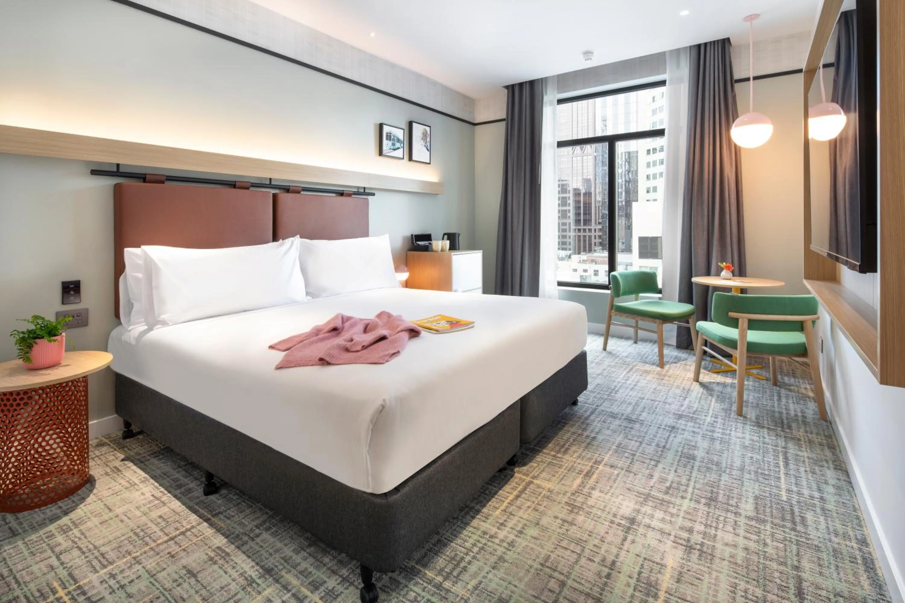 Bed in Holiday Inn Melbourne Bourke Street Mall by IHG